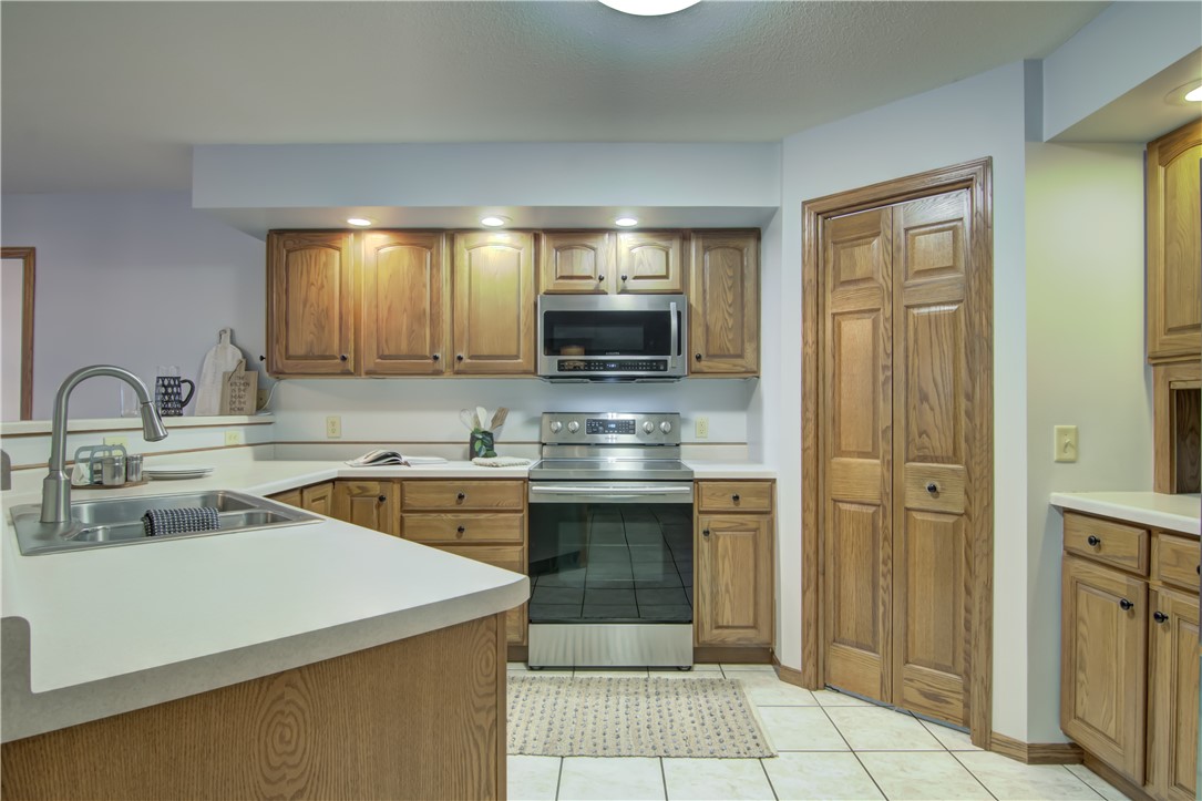 Eau Claire, Wisconsin, 54703, United States, 4 Bedrooms Bedrooms, ,3 BathroomsBathrooms,Residential,For Sale,1992439