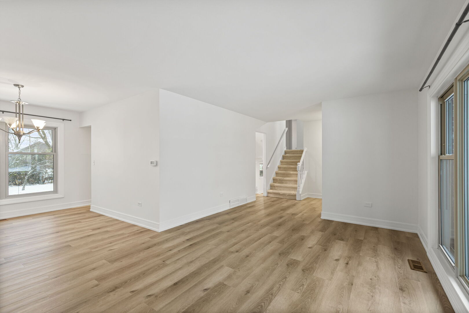 Arlington Heights, Illinois, 60004, United States, 3 Bedrooms Bedrooms, ,2 BathroomsBathrooms,Residential,For Sale,2000962