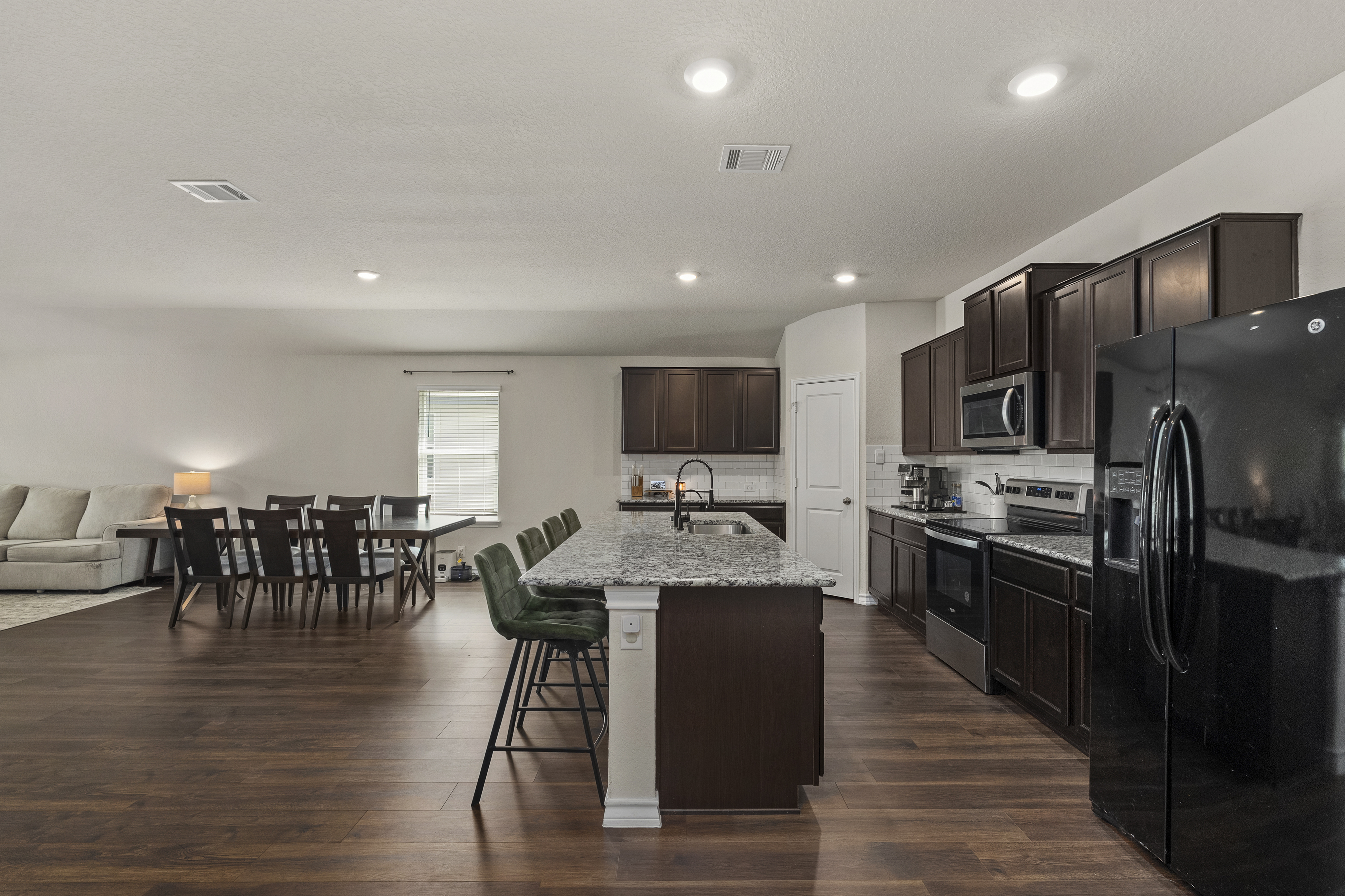  Stylish Four Bedroom with Open Layout - 物件實景