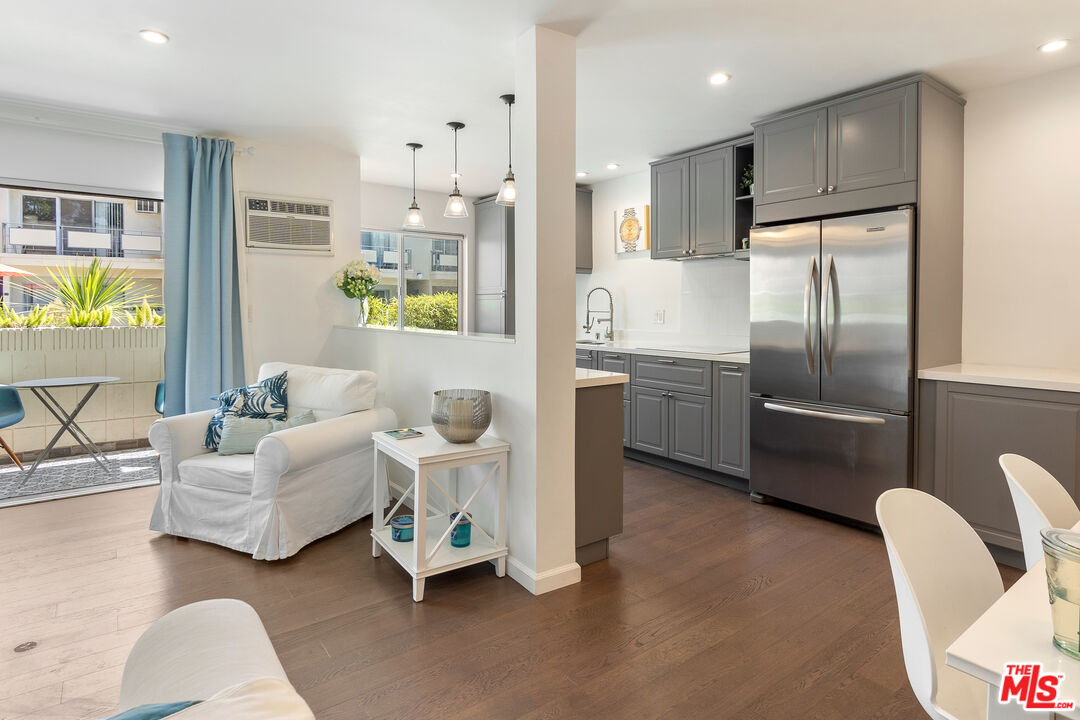West Hollywood, California, 90046, United States, 2 Bedrooms Bedrooms, ,2 BathroomsBathrooms,Residential,For Sale,1794997