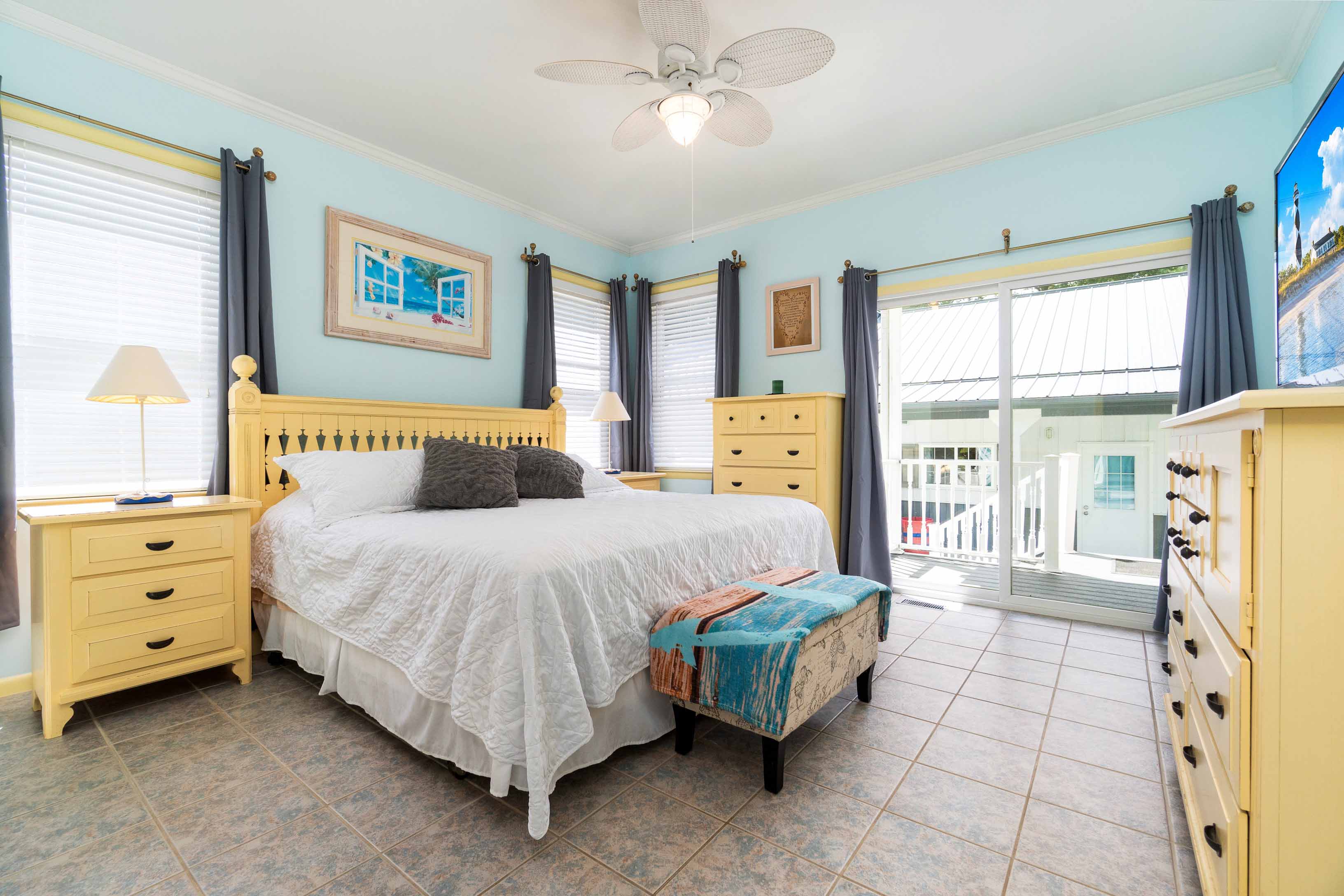 Oriental, North Carolina, 28571, United States, 4 Bedrooms Bedrooms, ,4 BathroomsBathrooms,Residential,For Sale,1944868