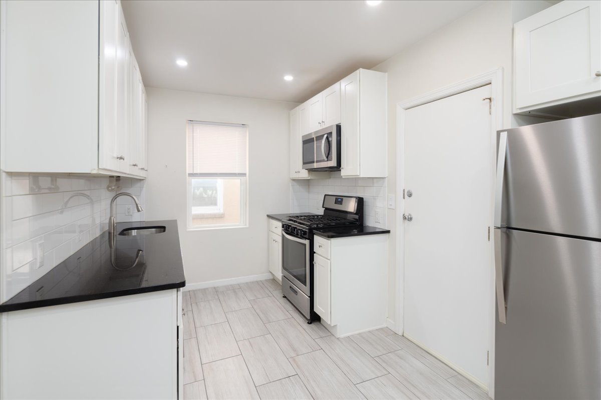 Maspeth, New York, 11378, United States, 4 Bedrooms Bedrooms, ,2 BathroomsBathrooms,Residential,For Sale,1791620