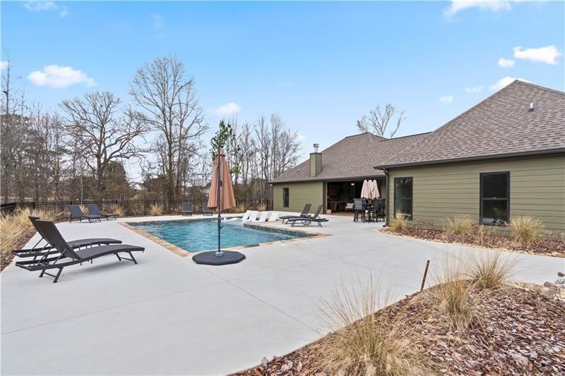 Carrollton, Georgia, 30116, United States, 5 Bedrooms Bedrooms, ,4 BathroomsBathrooms,Residential,For Sale,1998185