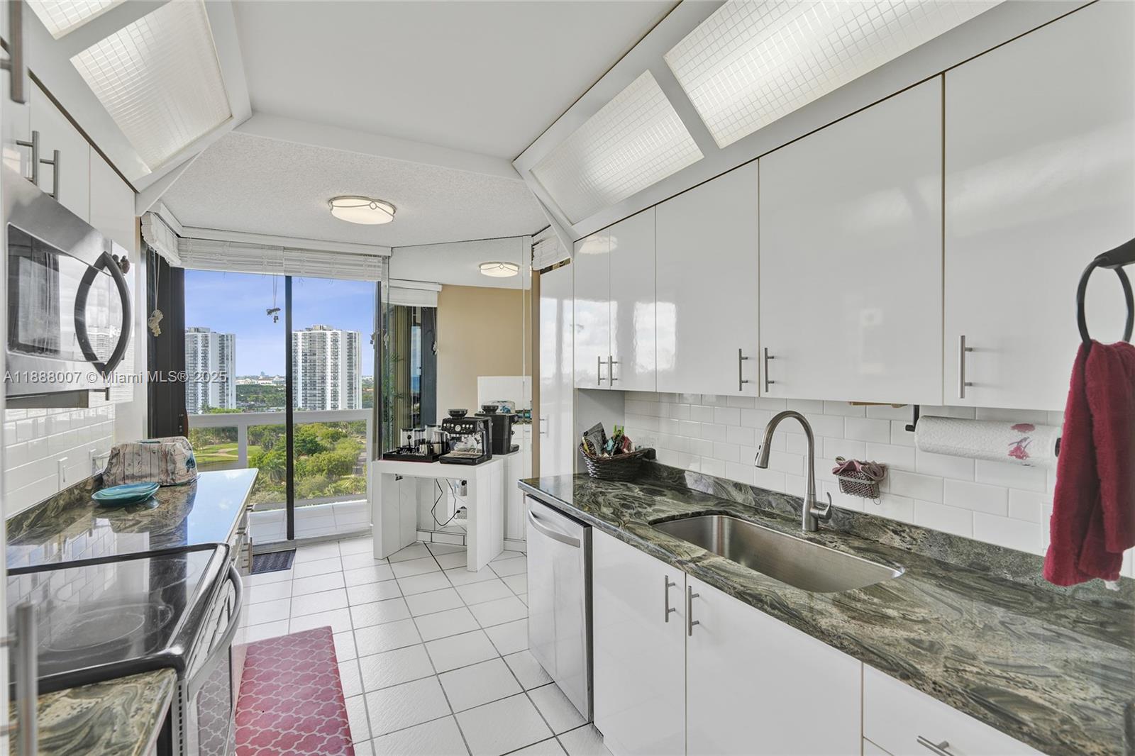 Aventura, Florida, 33180, United States, 2 Bedrooms Bedrooms, ,2 BathroomsBathrooms,Residential,For Sale,1954501