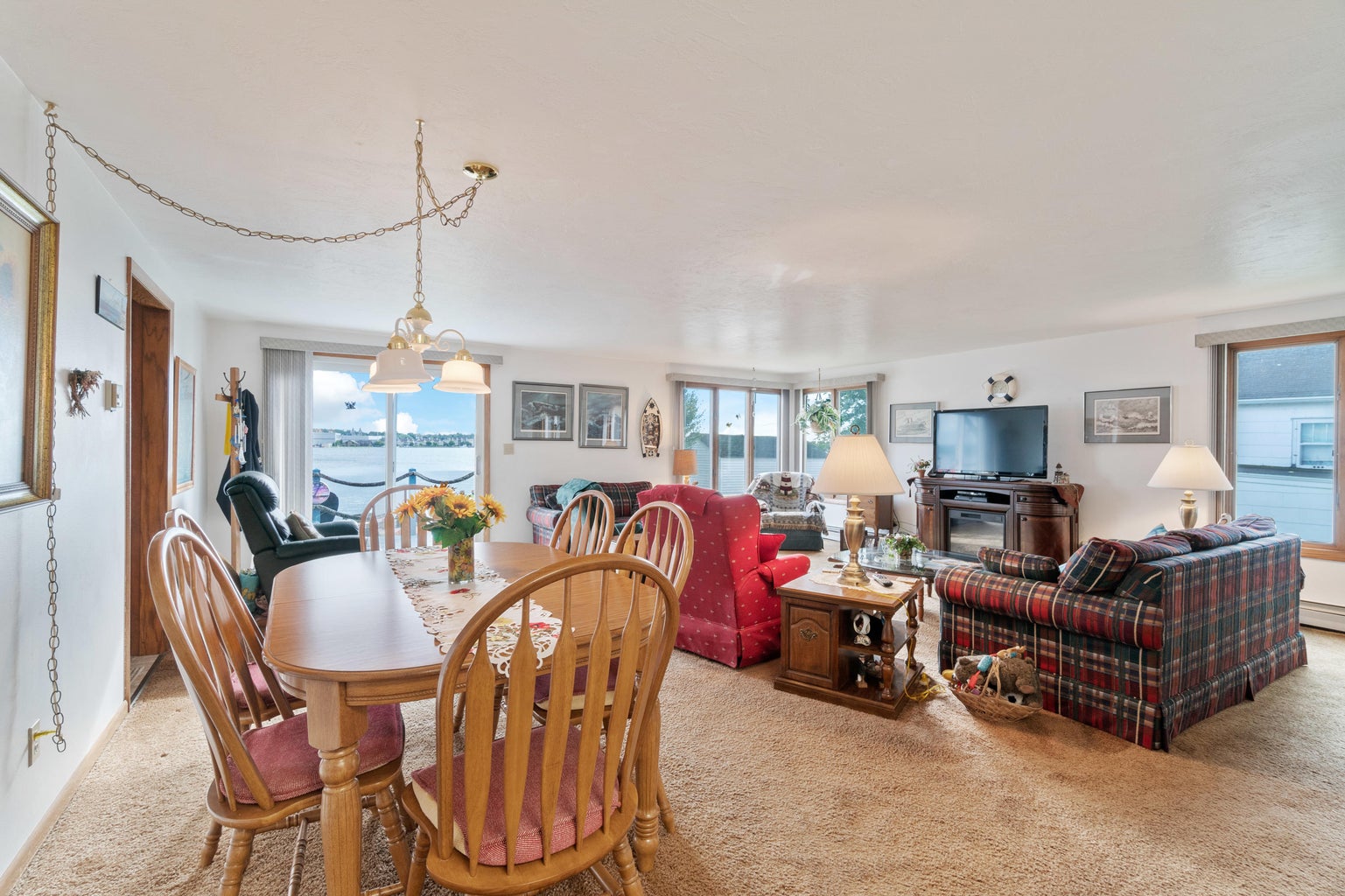 Sturgeon Bay, Wisconsin, 54235, United States, 5 Bedrooms Bedrooms, ,3 BathroomsBathrooms,Residential,For Sale,1923516