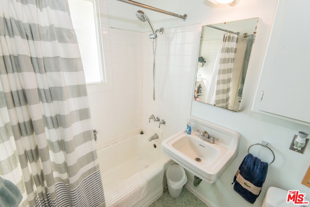 West Hollywood, California, 90069, United States, 3 Bedrooms Bedrooms, ,2 BathroomsBathrooms,Residential,For Sale,2002247