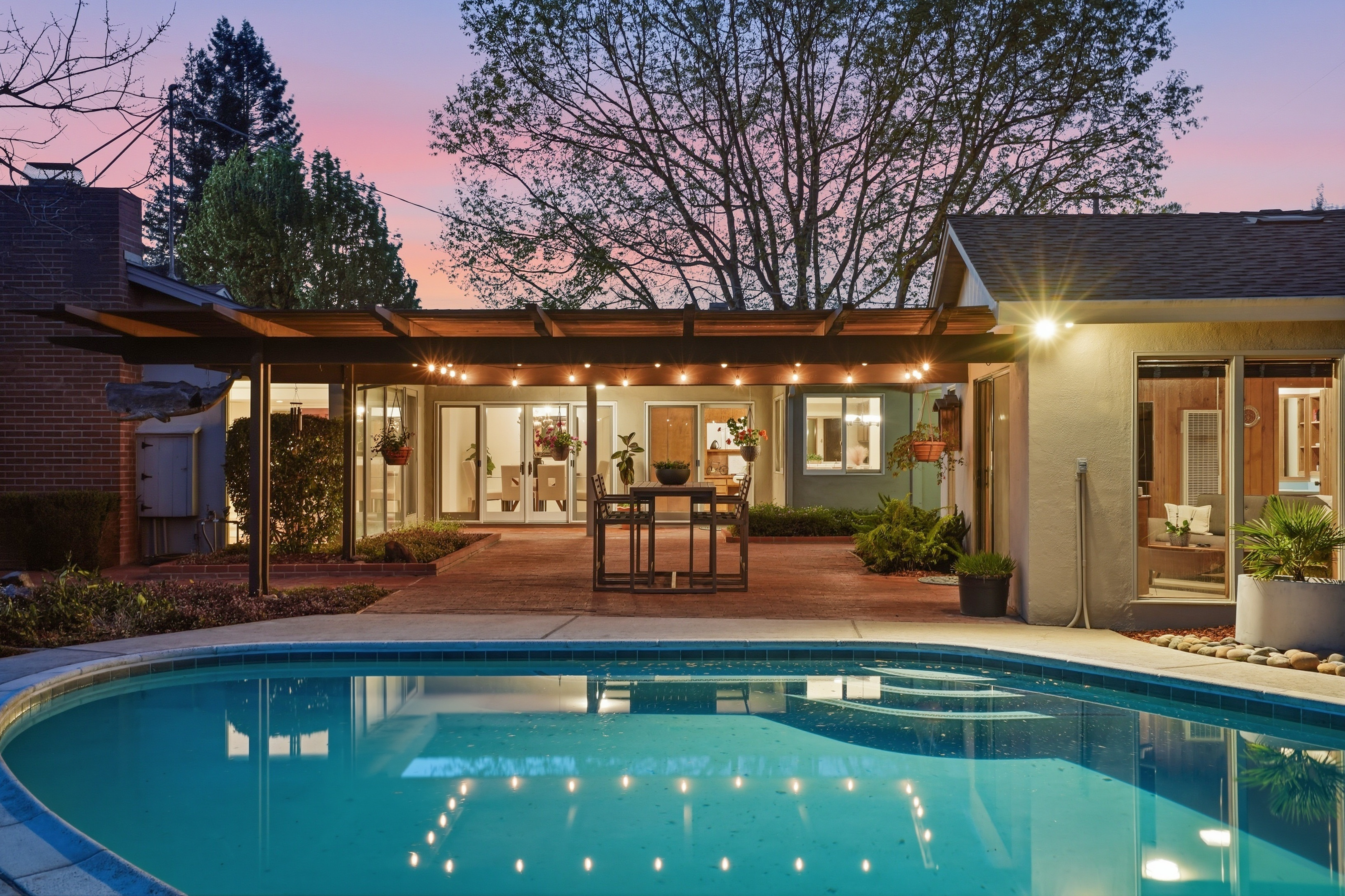  Single-Level Rancher in Coveted Neighborhood - 物件實景