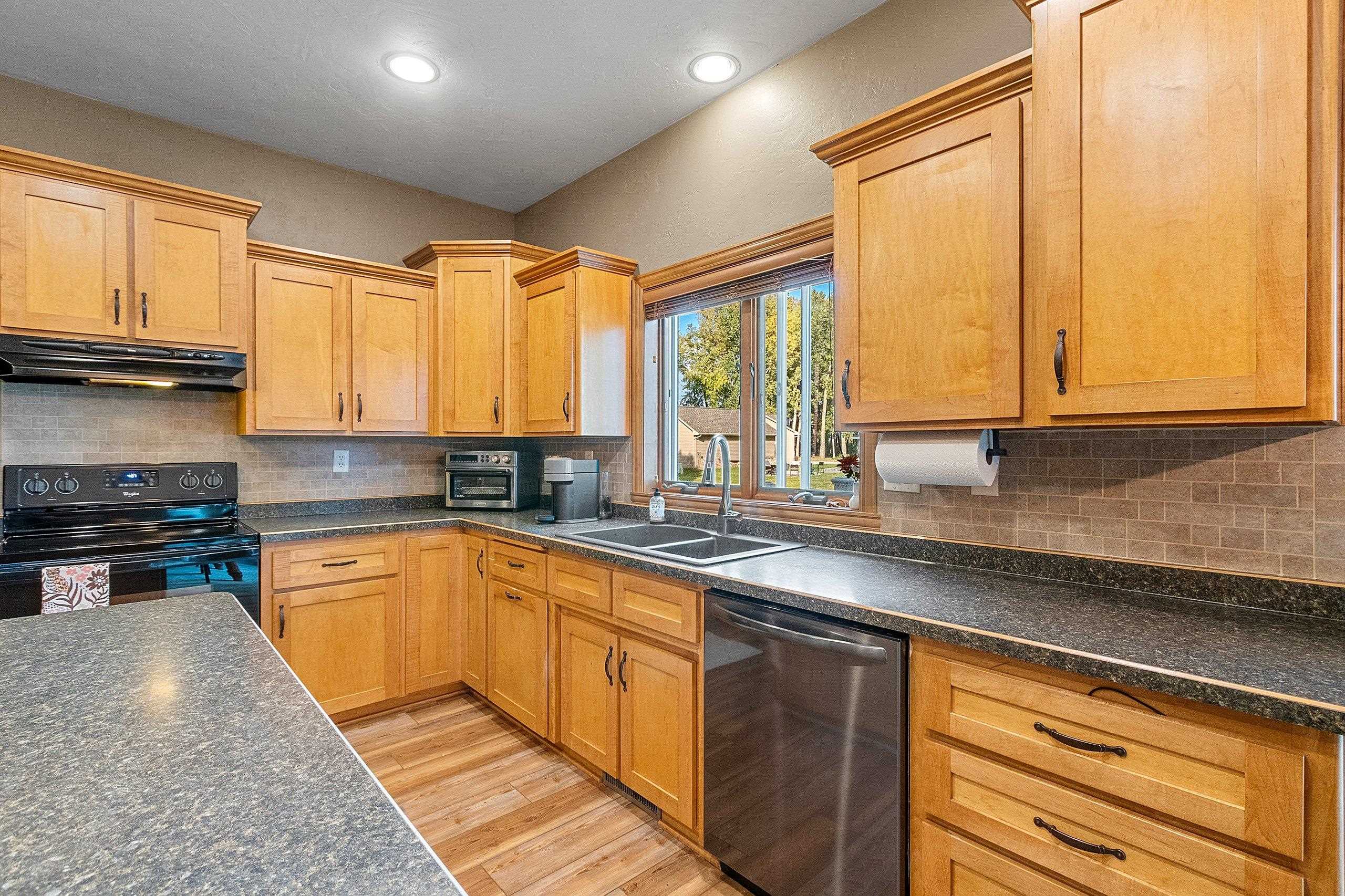 APPLETON, Wisconsin, 54913, United States, 4 Bedrooms Bedrooms, ,3 BathroomsBathrooms,Residential,For Sale,1960996