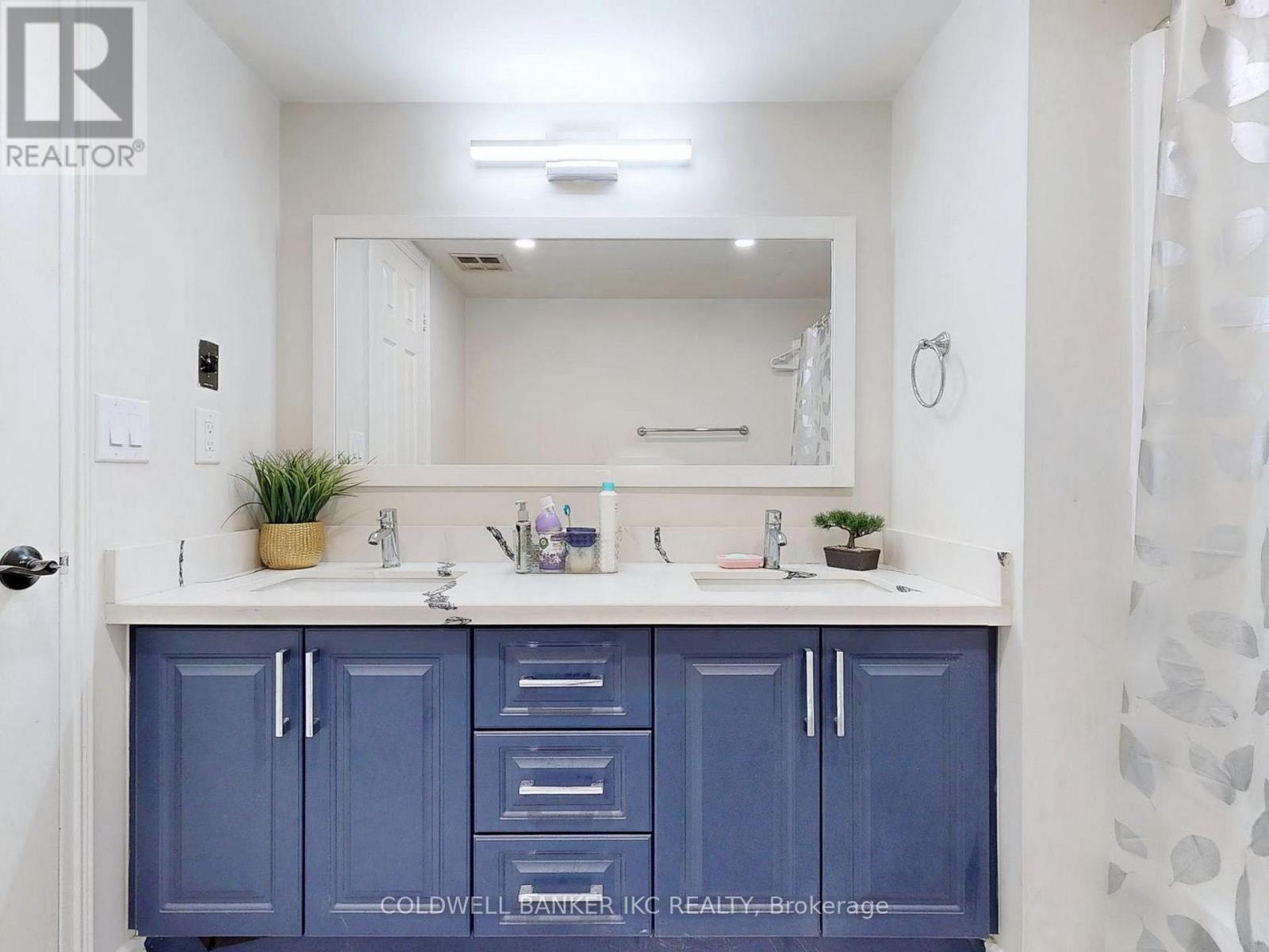 MISSISSAUGA (CITY CENTRE), Ontario, L4Z 1W3, CA, 3 Bedrooms Bedrooms, ,2 BathroomsBathrooms,Residential,For Sale,1913085