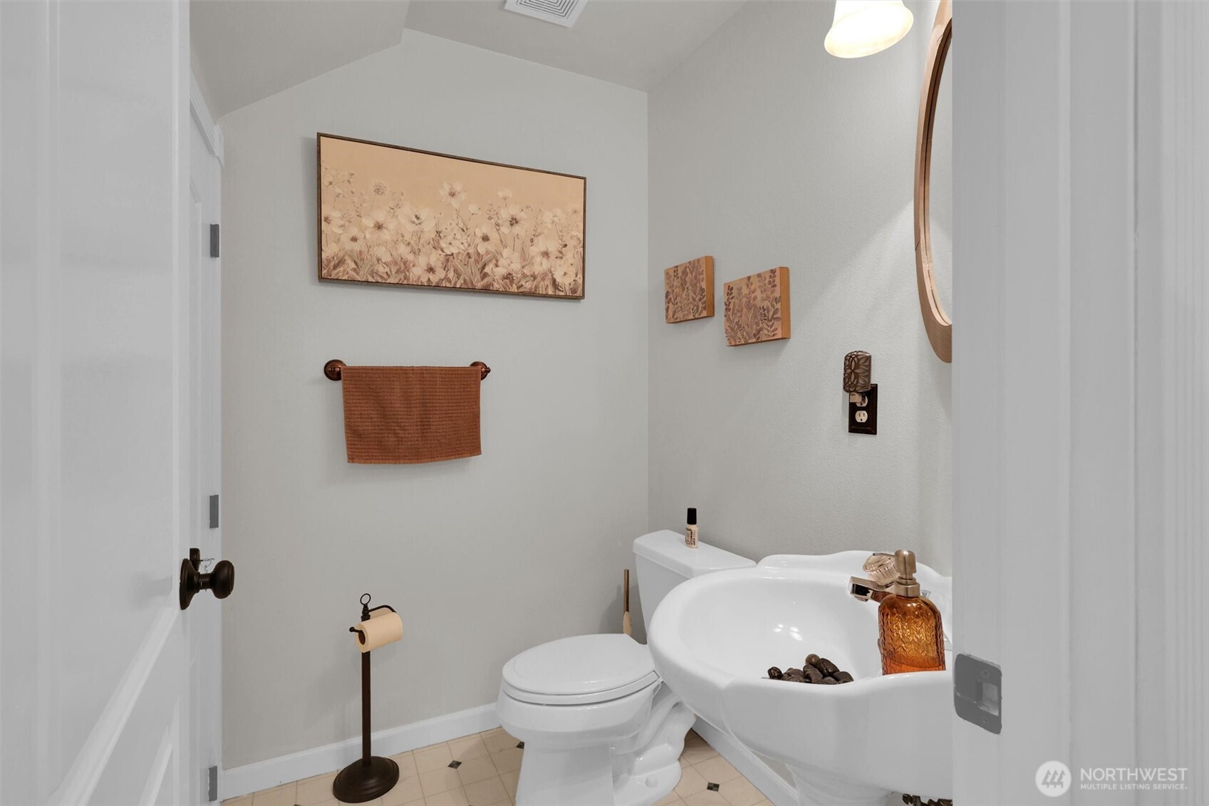 Tacoma, Washington, 98444, United States, 4 Bedrooms Bedrooms, ,4 BathroomsBathrooms,Residential,For Sale,1973833