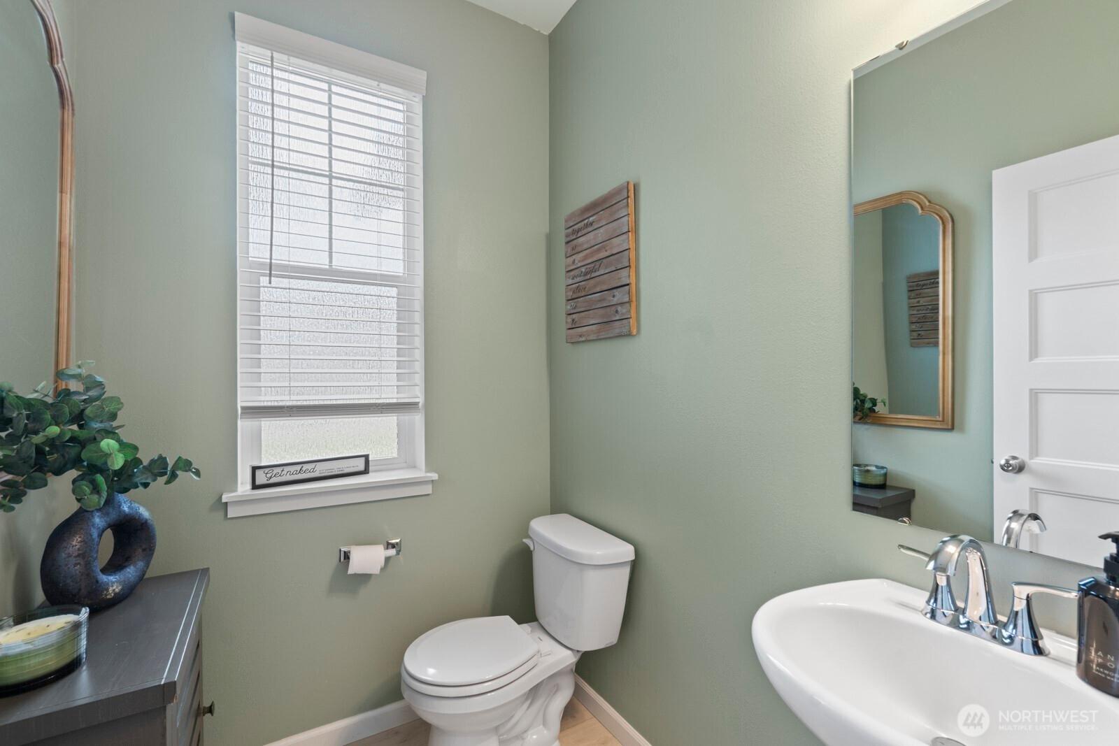 YELM, Washington, 98597, United States, 4 Bedrooms Bedrooms, ,5 BathroomsBathrooms,Residential,For Sale,1926043