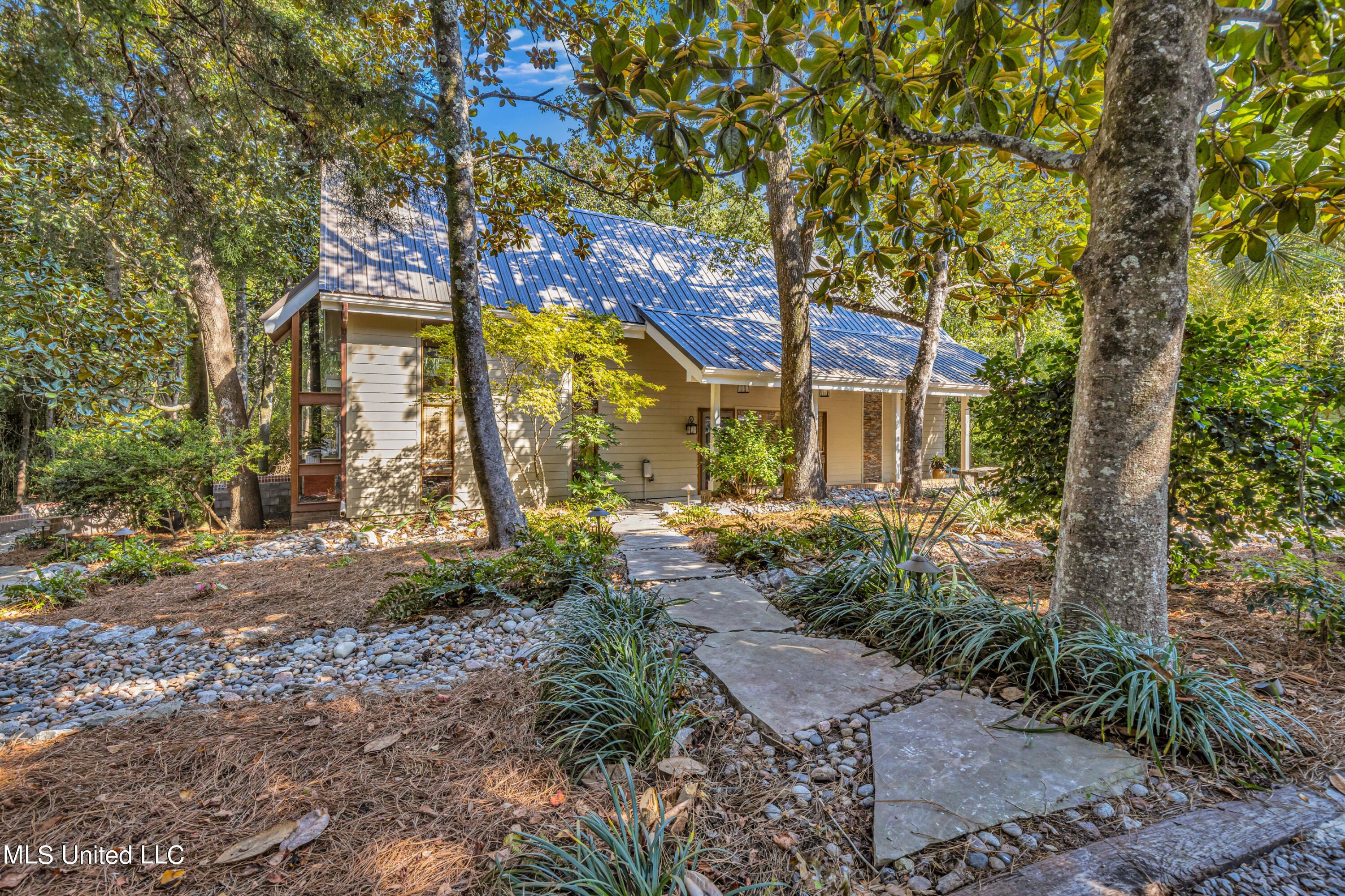 Ocean Springs, Mississippi, 39564, United States, 3 Bedrooms Bedrooms, ,4 BathroomsBathrooms,Residential,For Sale,1942785