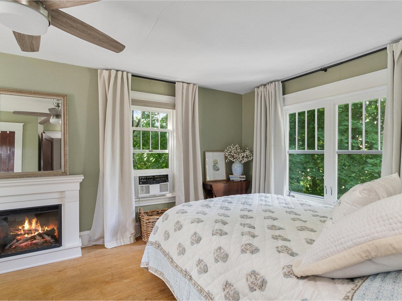 Burlington, Vermont, 05401, United States, 3 Bedrooms Bedrooms, ,2 BathroomsBathrooms,Residential,For Sale,1906339