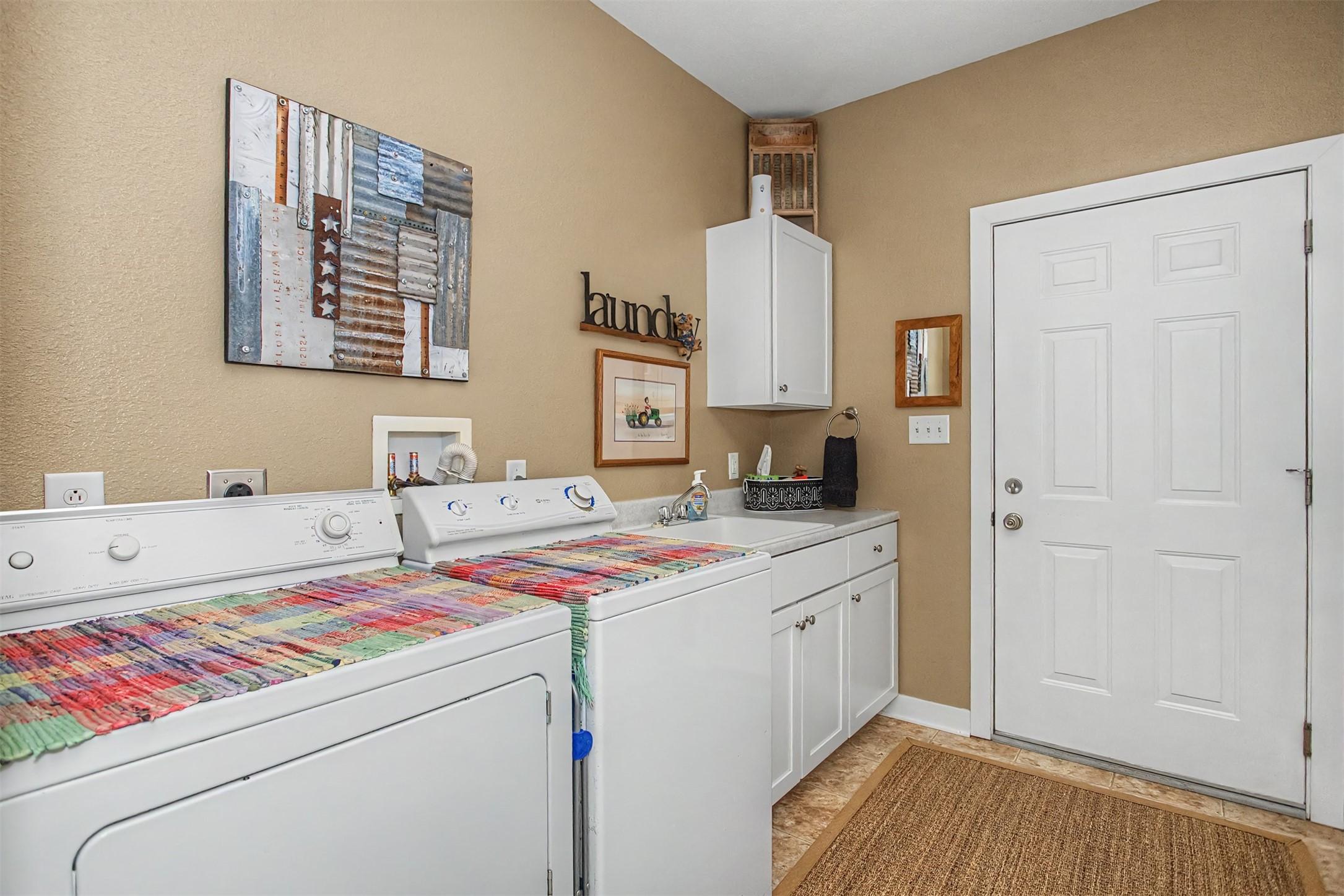 Maxwell, Iowa, 50161, United States, 2 Bedrooms Bedrooms, ,2 BathroomsBathrooms,Residential,For Sale,2037960