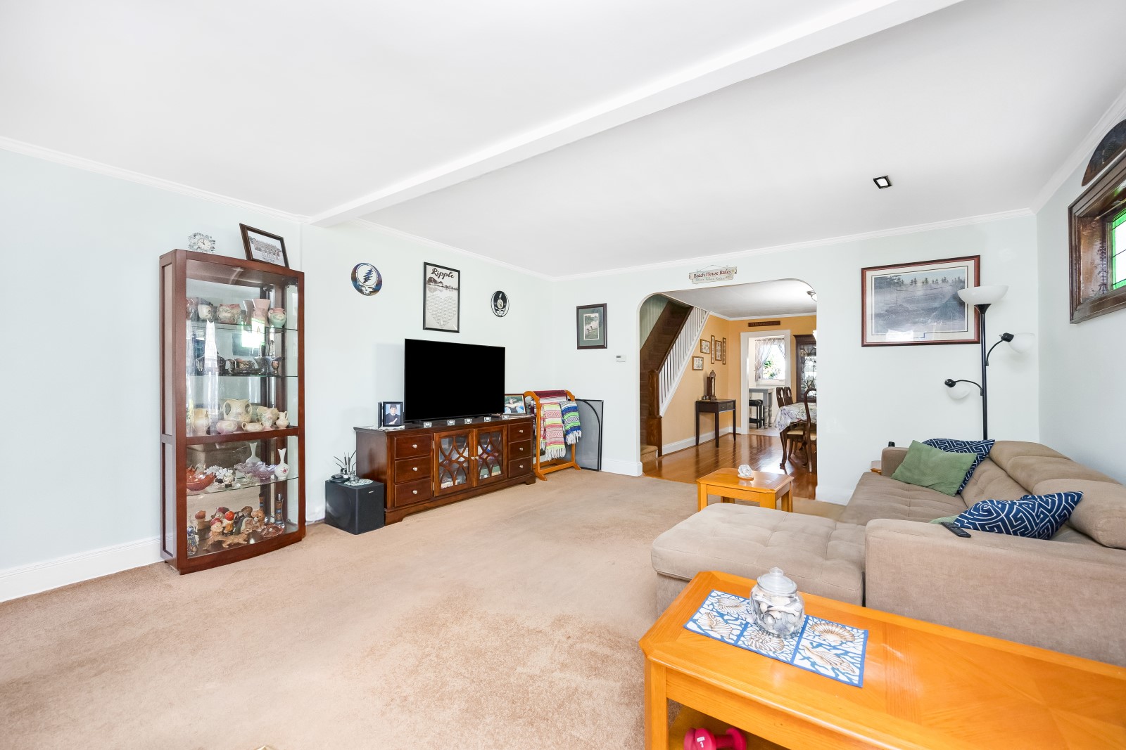 Glendale, New York, 11385, United States, 3 Bedrooms Bedrooms, ,2 BathroomsBathrooms,Residential,For Sale,1932107