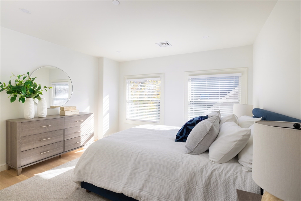 Brookline, Massachusetts, 02446, United States, 5 Bedrooms Bedrooms, ,5 BathroomsBathrooms,Residential,For Sale,1997536