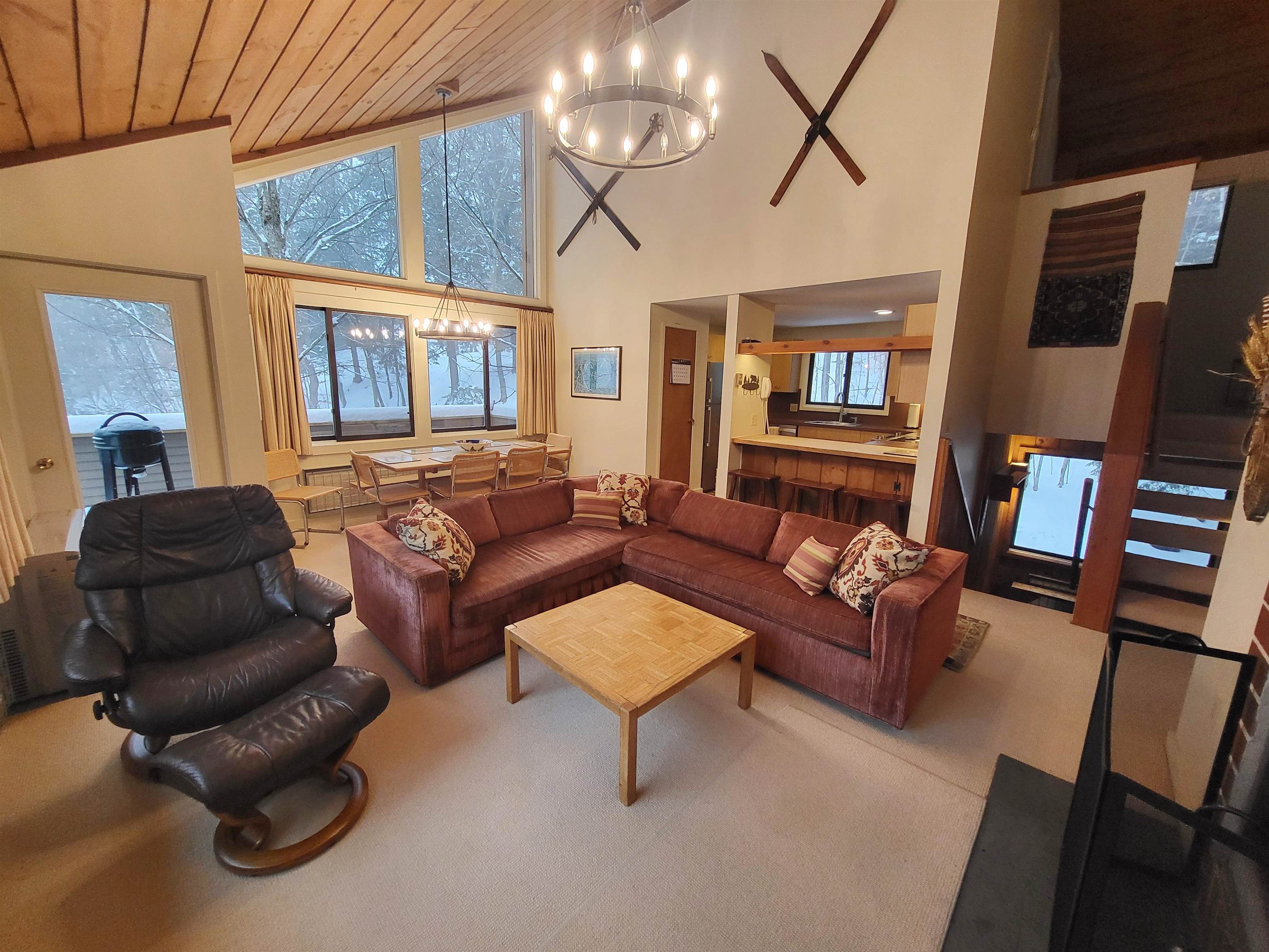 Lincoln, New Hampshire, 03251, United States, 5 Bedrooms Bedrooms, ,2 BathroomsBathrooms,Residential,For Sale,2003487