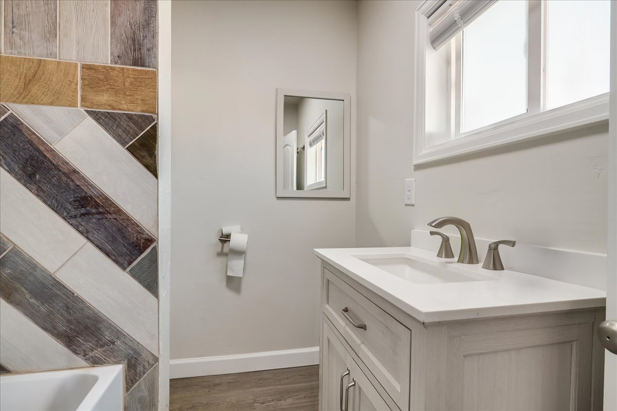 Cheyenne, Wyoming, 82001, United States, 4 Bedrooms Bedrooms, ,4 BathroomsBathrooms,Residential,For Sale,1978140