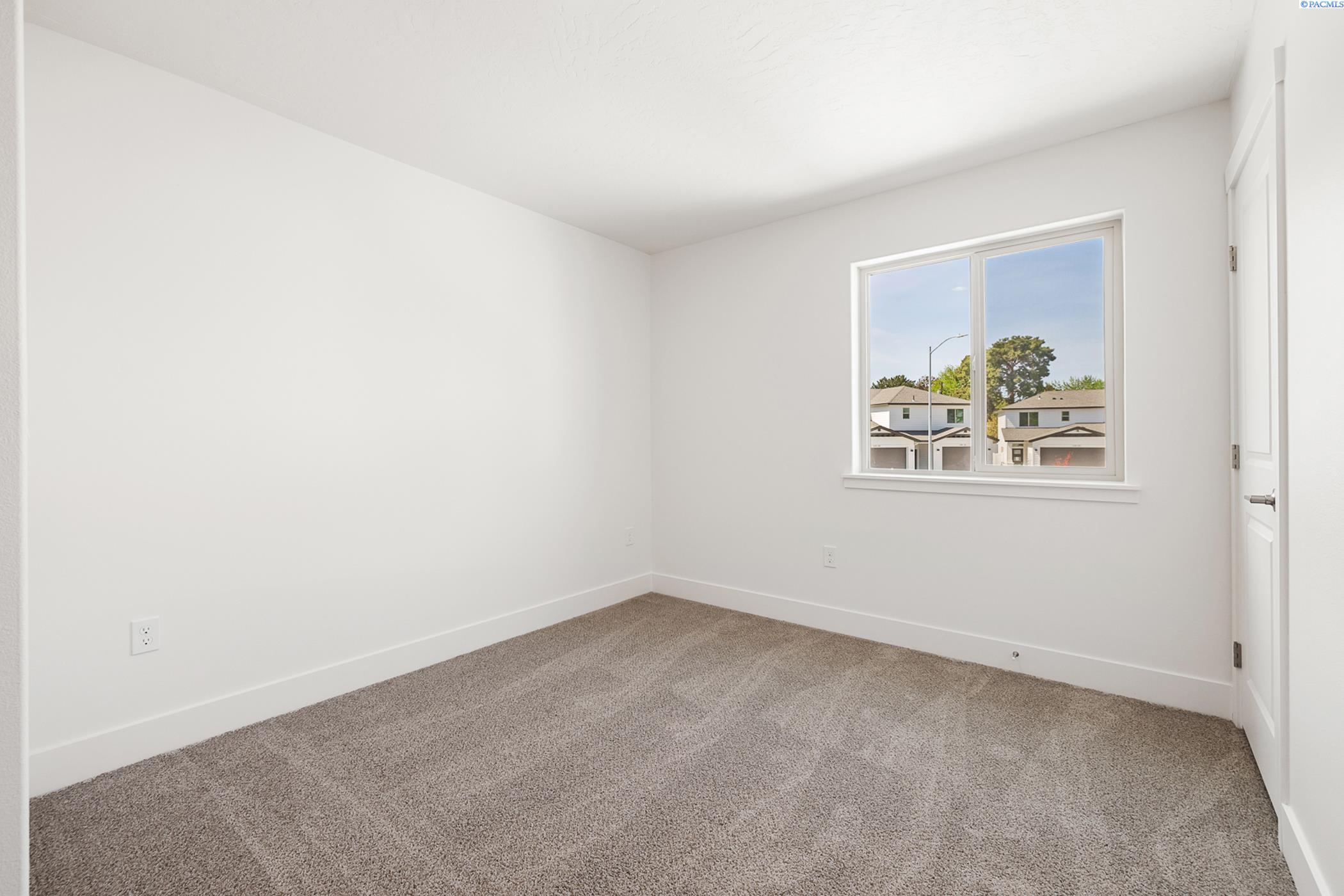 Kennewick, Washington, 99337, United States, 7 Bedrooms Bedrooms, ,Residential,For Sale,1793347
