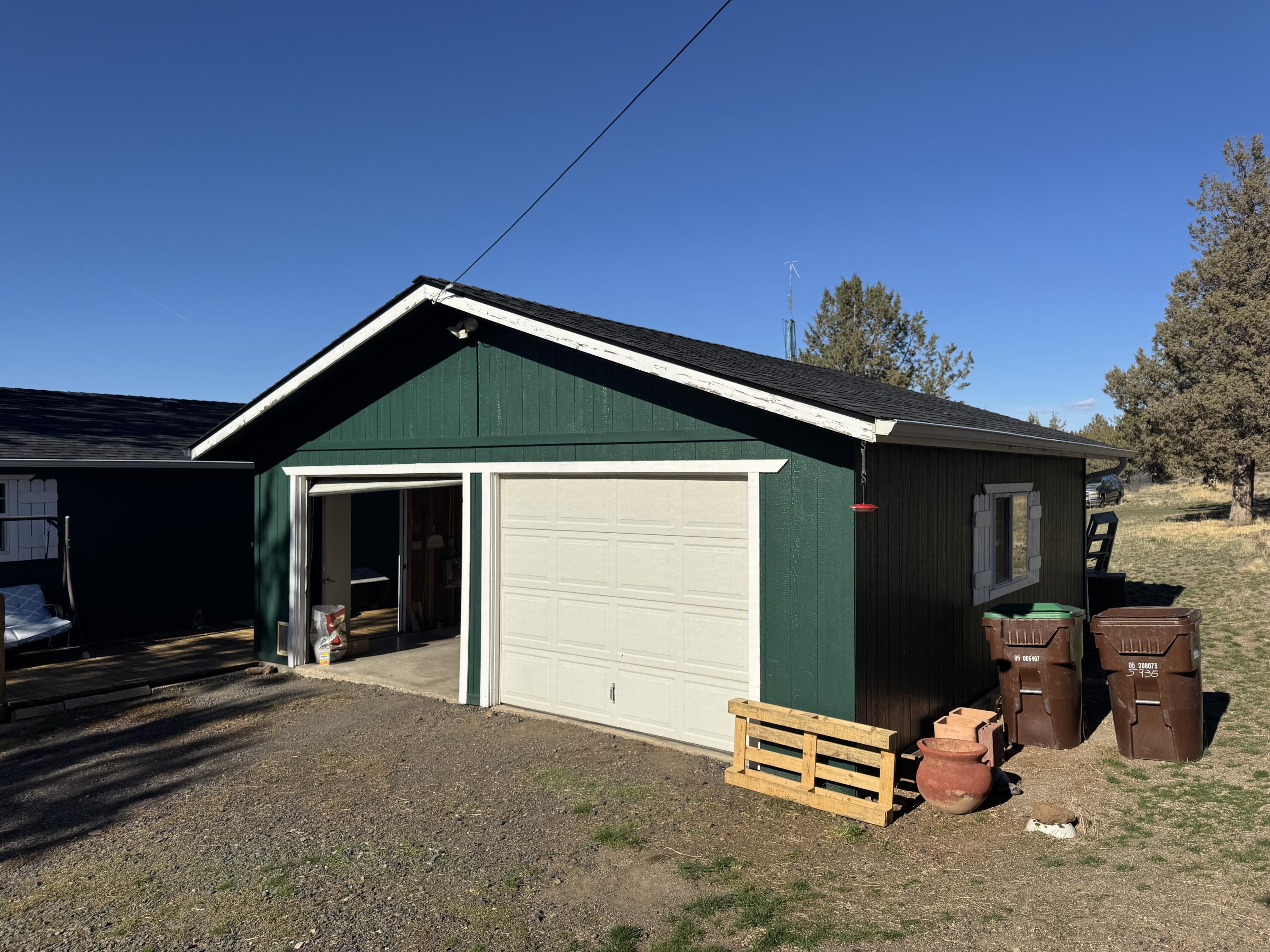 Prineville, Oregon, 97754, United States, 3 Bedrooms Bedrooms, ,2 BathroomsBathrooms,Residential,For Sale,1973827