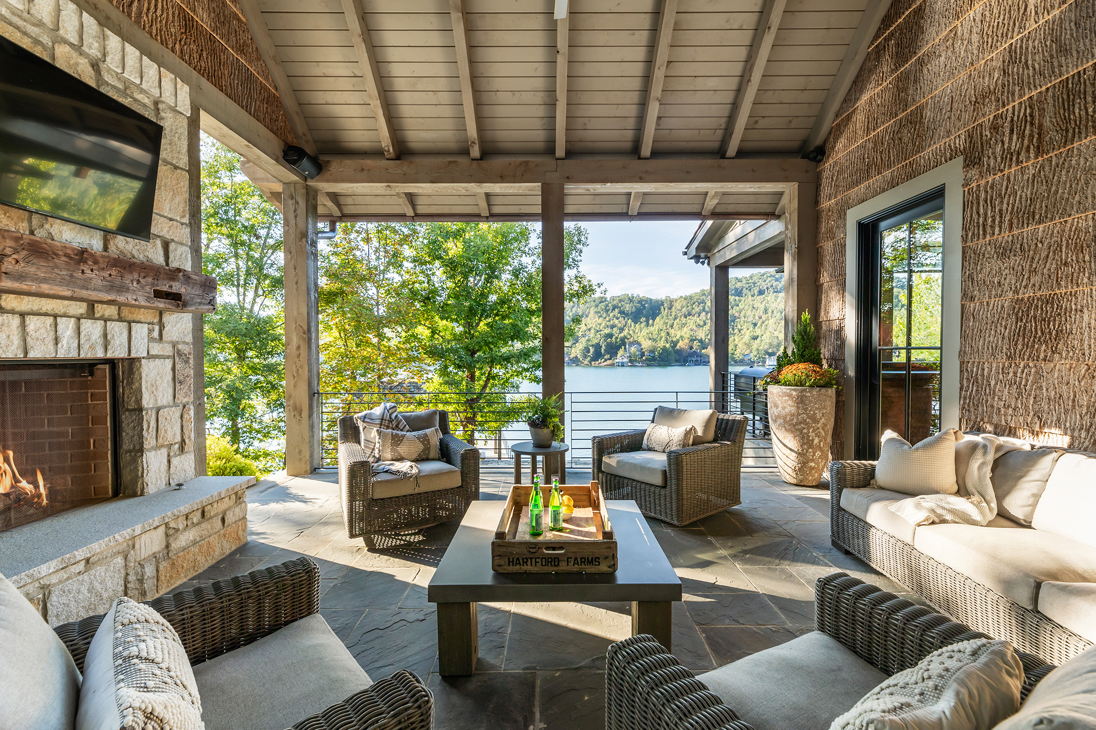  Breathtaking Lake Burton Views from an Exceptional Custom Lakehouse - 物件實景