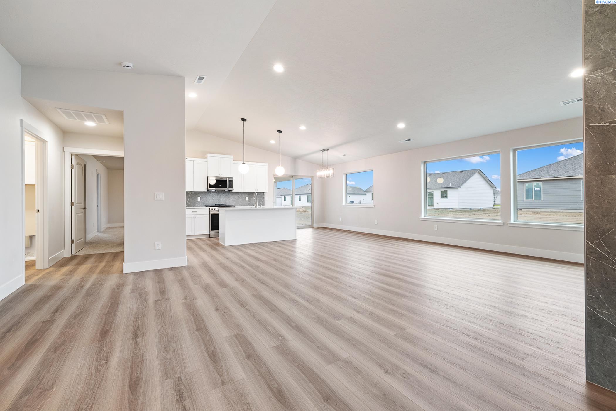 Pasco, Washington, 99301, United States, 4 Bedrooms Bedrooms, ,1 BathroomBathrooms,Residential,For Sale,1874213
