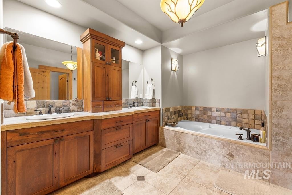 McCall, Idaho, 83638, United States, 4 Bedrooms Bedrooms, ,3 BathroomsBathrooms,Residential,For Sale,1803021