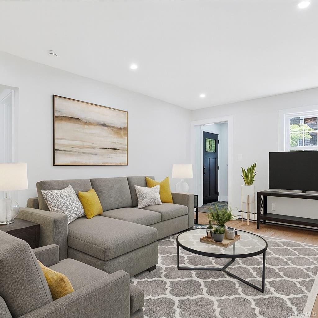 Port Washington, New York, 11050, United States, 3 Bedrooms Bedrooms, ,2 BathroomsBathrooms,Residential,For Sale,1882705