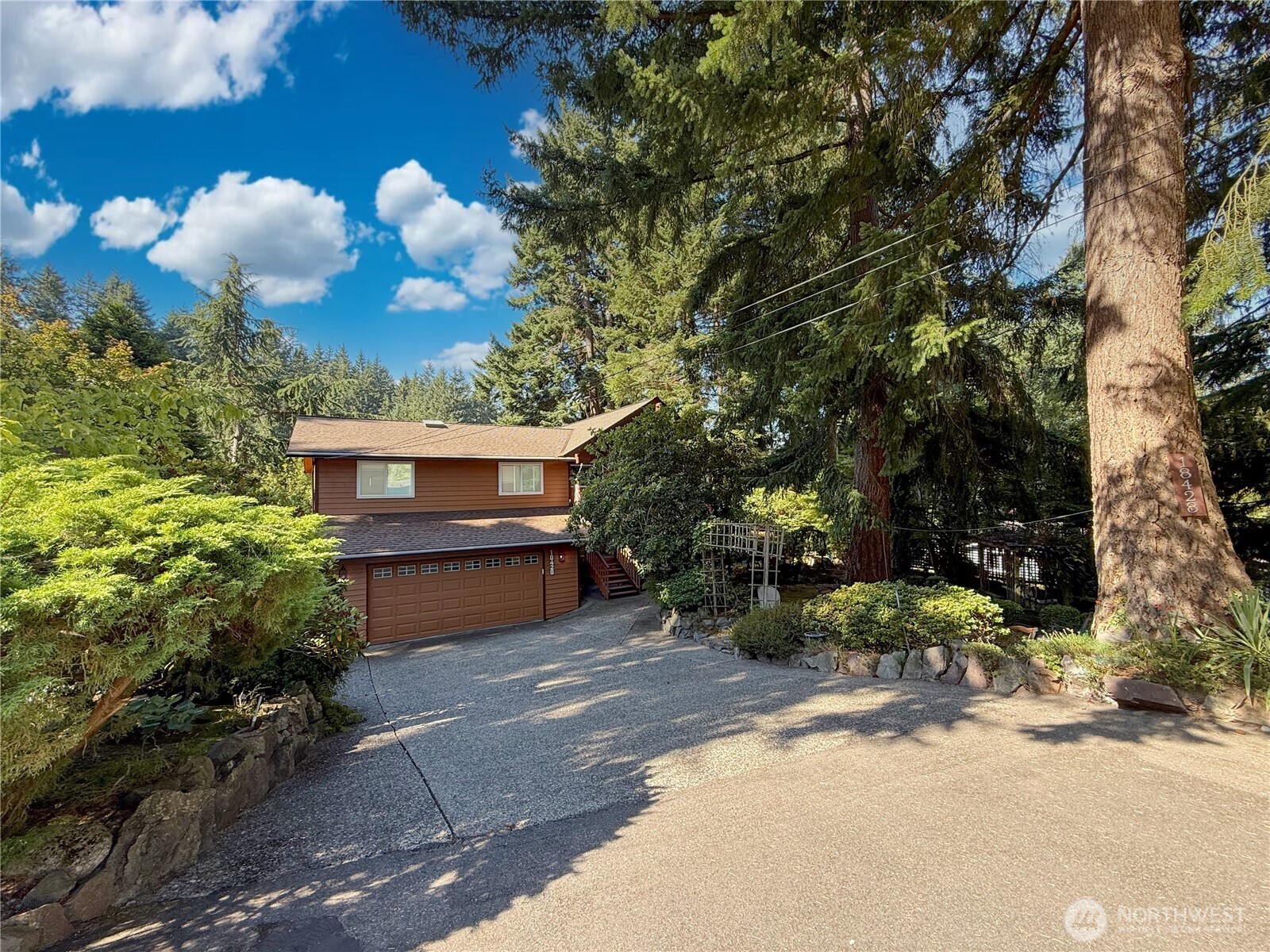 Edmonds, Washington, 98026, United States, 4 Bedrooms Bedrooms, ,2 BathroomsBathrooms,Residential,For Sale,1923504