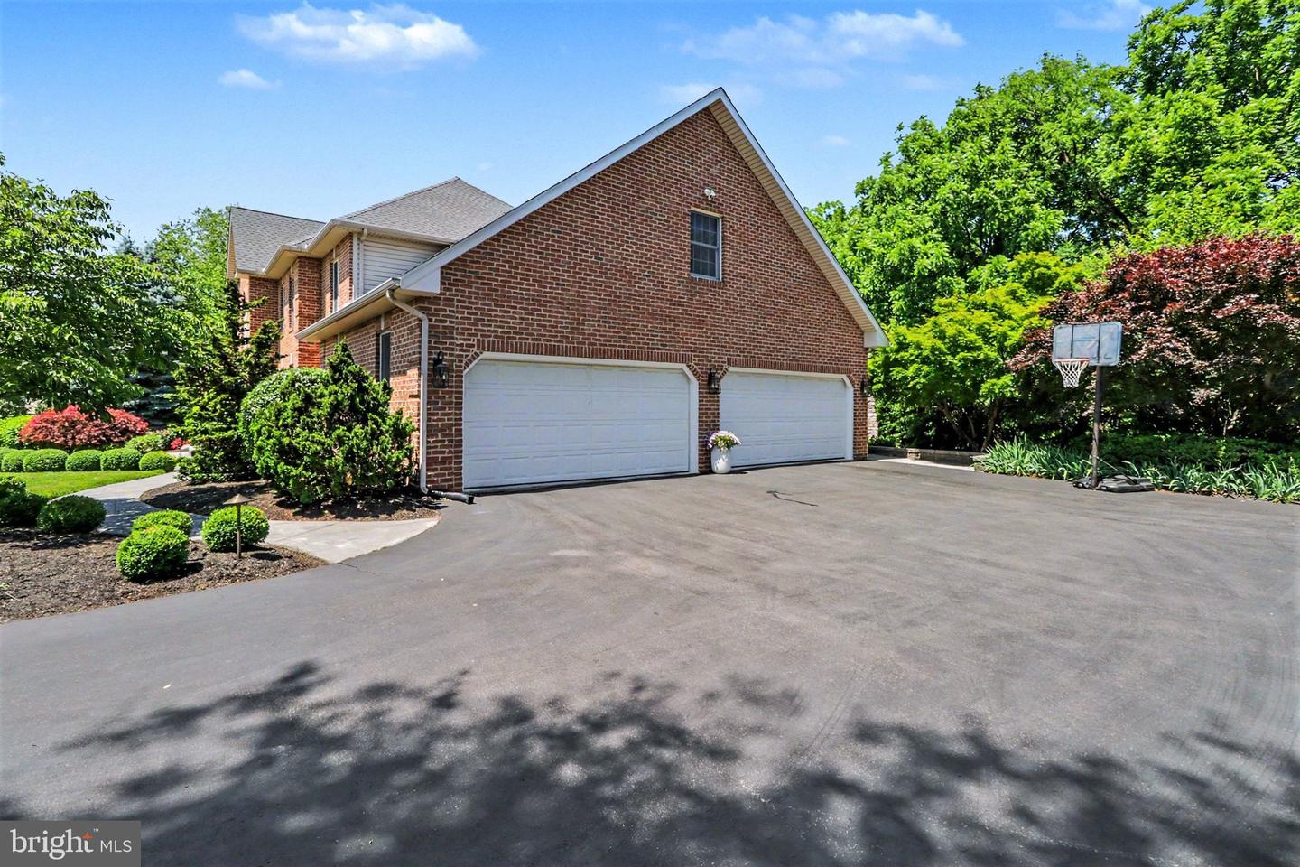 MECHANICSBURG, Pennsylvania, 17055, United States, 6 Bedrooms Bedrooms, ,6 BathroomsBathrooms,Residential,For Sale,2048271