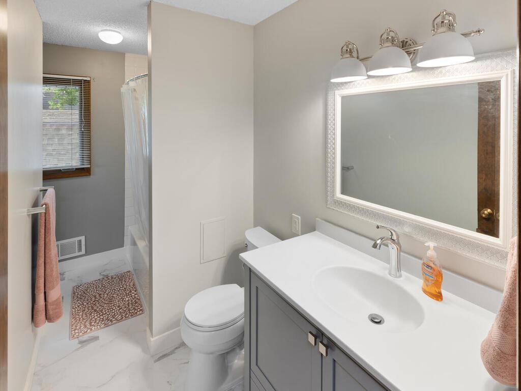 Maple Grove, Minnesota, 55369, United States, 5 Bedrooms Bedrooms, ,1 BathroomBathrooms,Residential,For Sale,1941602