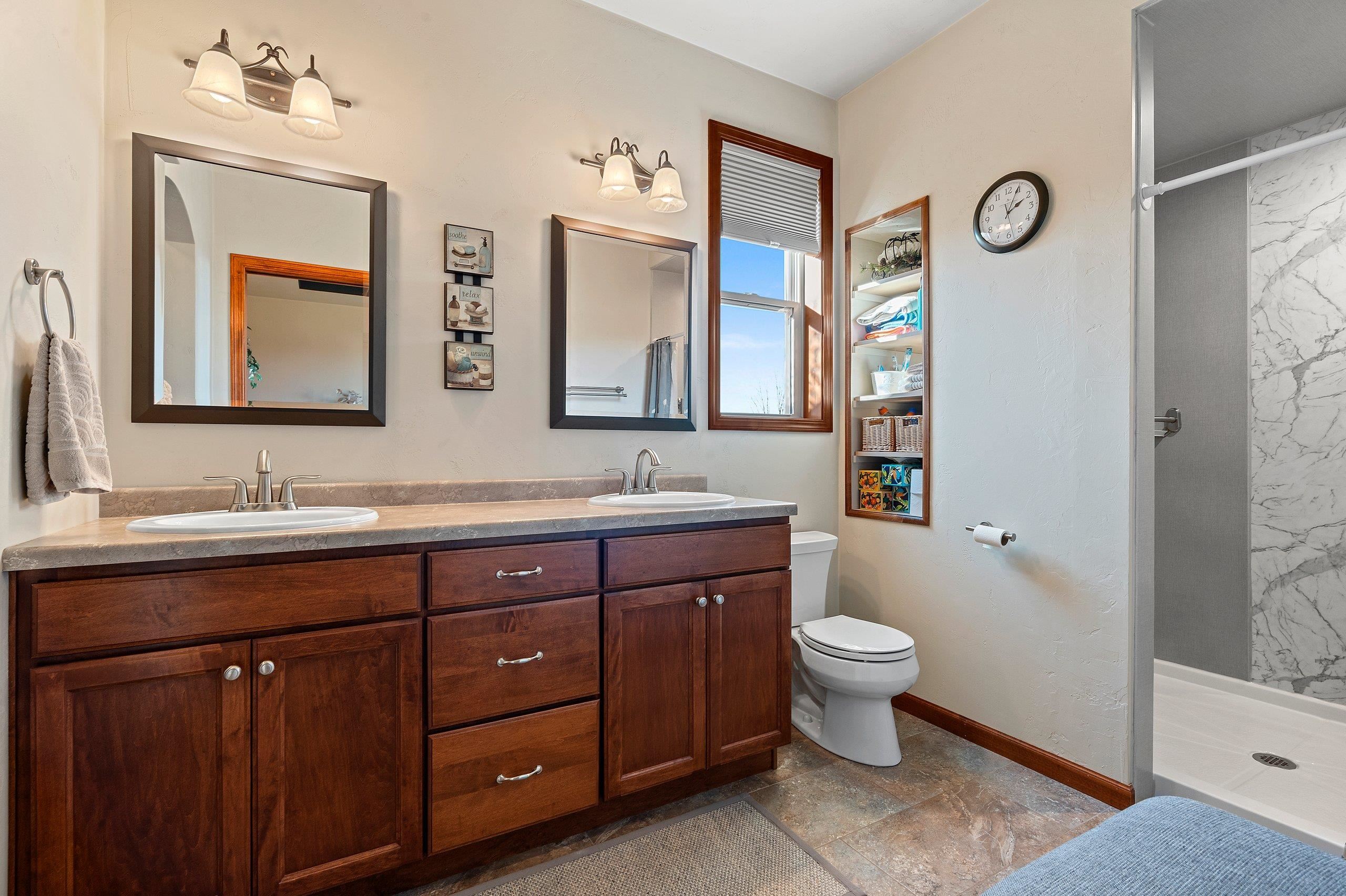 NEENAH, Wisconsin, 54956, United States, 3 Bedrooms Bedrooms, ,3 BathroomsBathrooms,Residential,For Sale,1986561