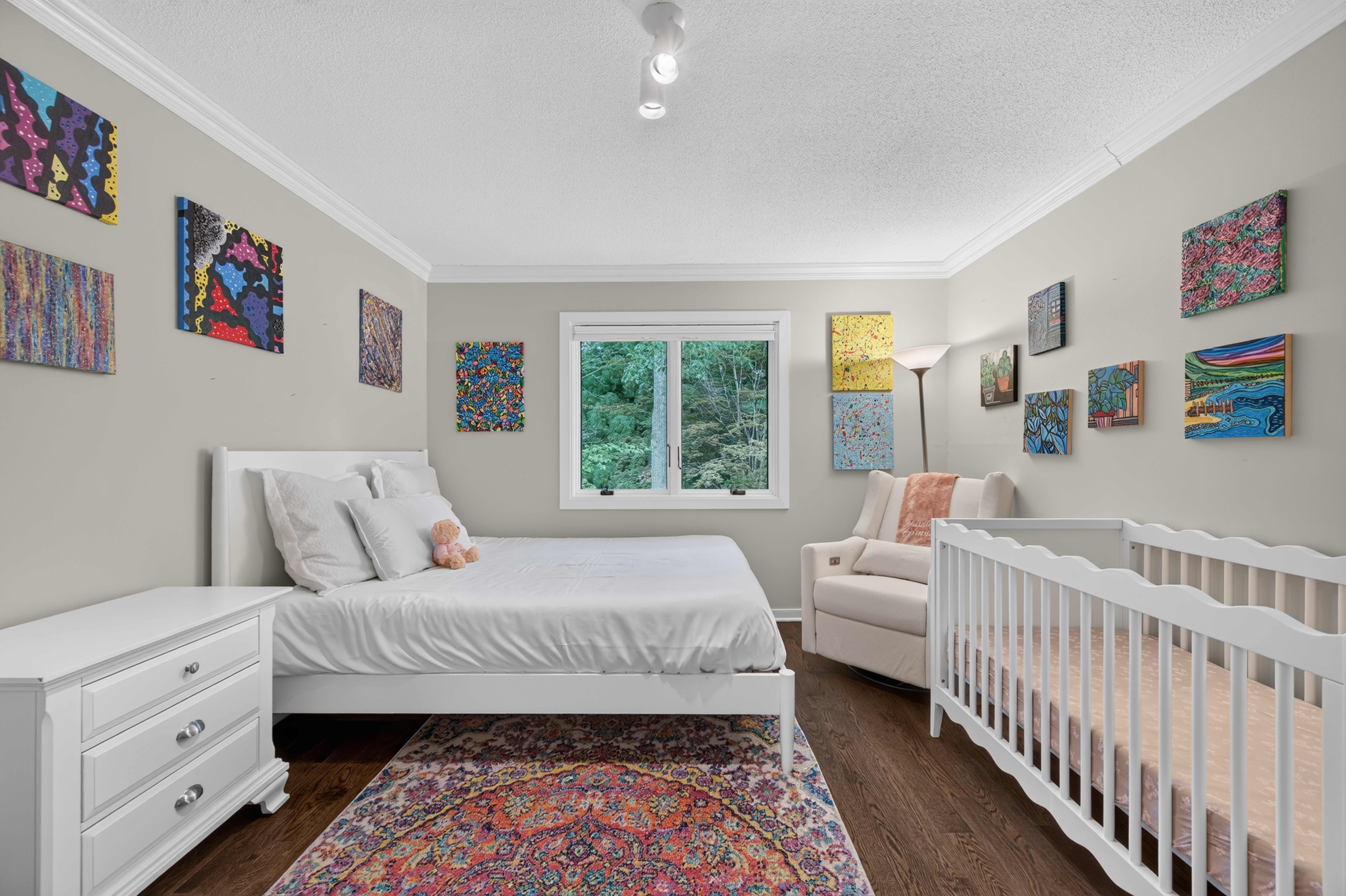  Immaculate Home with Classic Versatile Design Offers Privacy - 物件實景