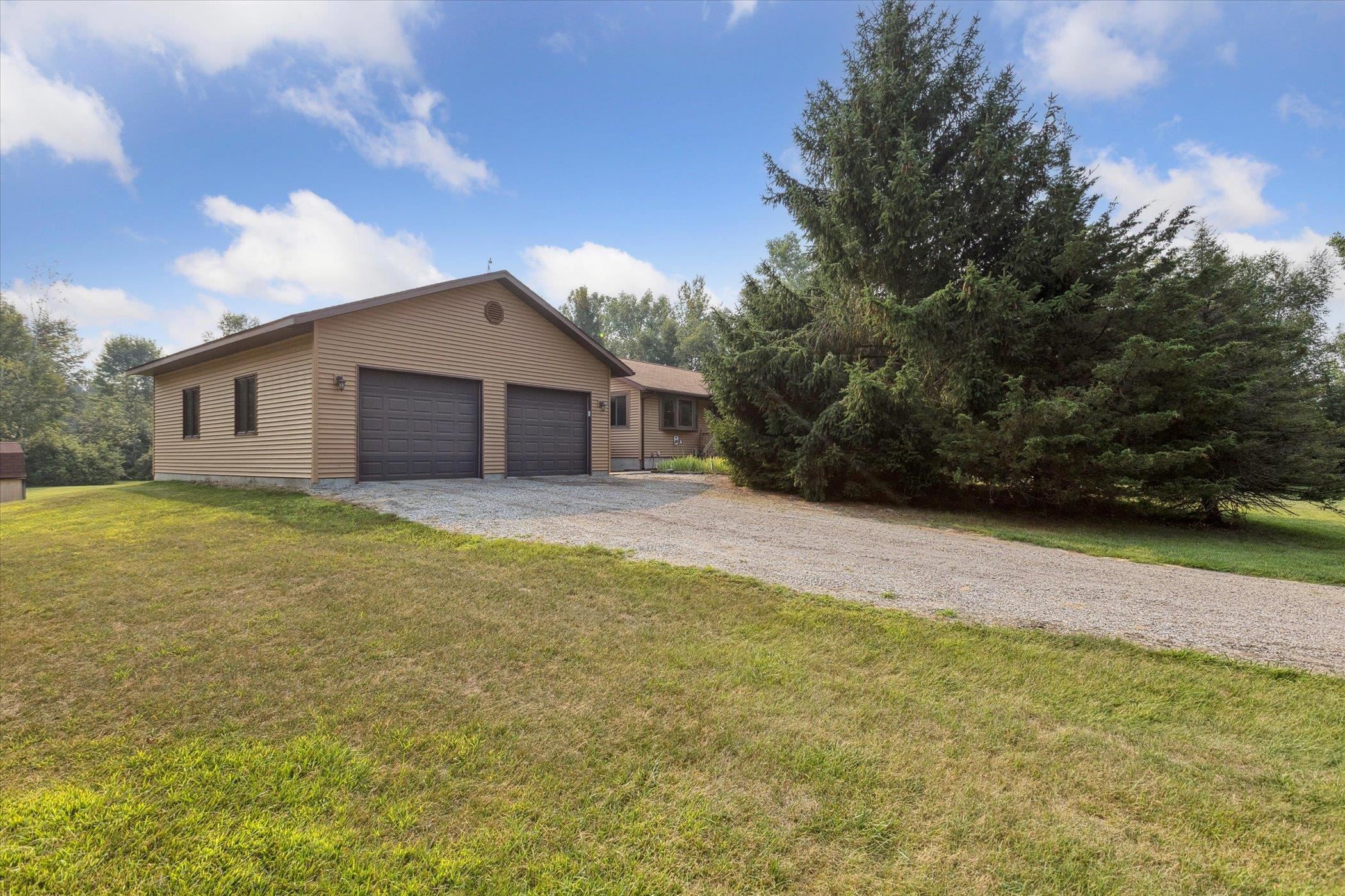 Midland, Michigan, 48640, United States, 3 Bedrooms Bedrooms, ,3 BathroomsBathrooms,Residential,For Sale,1975279