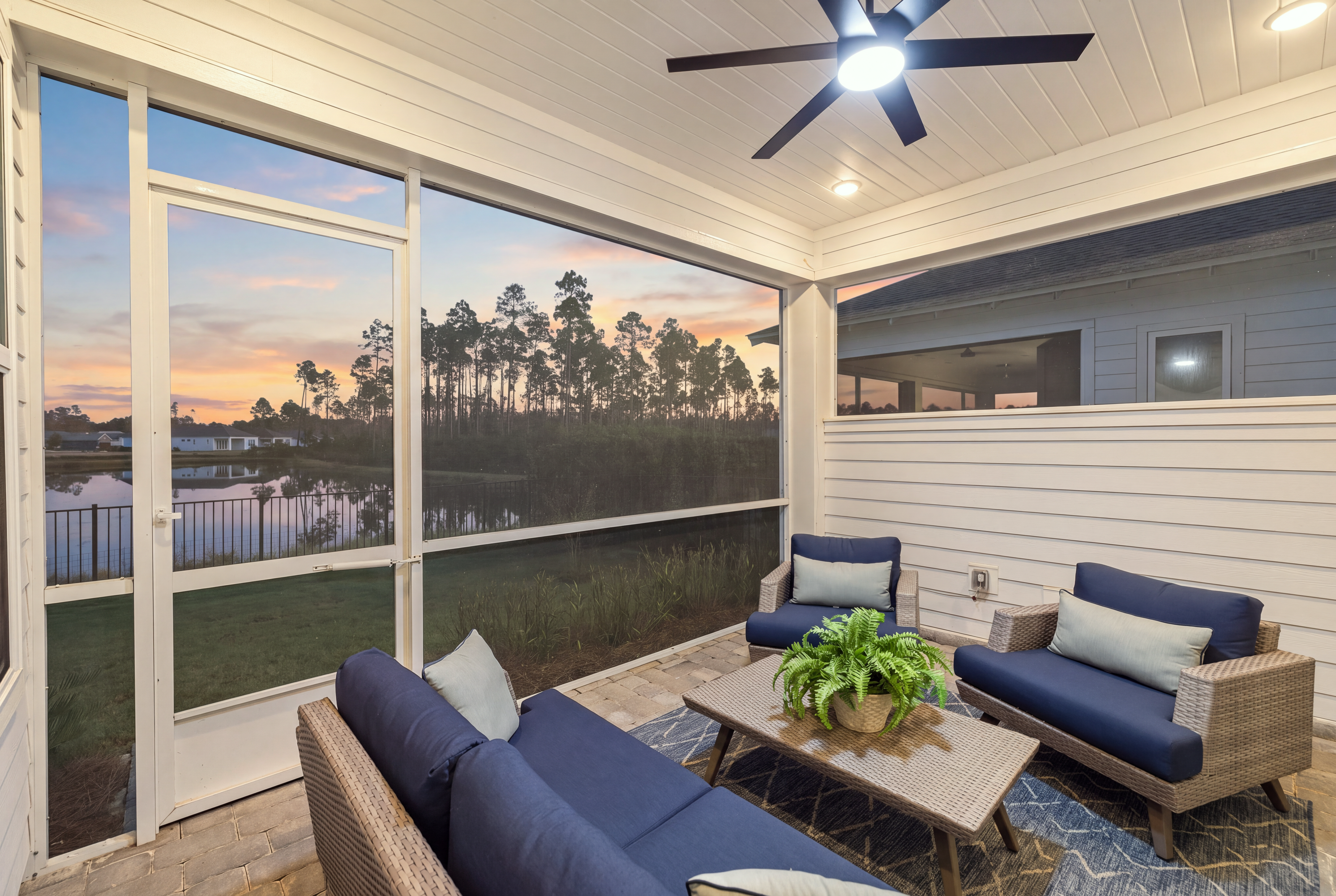  Refined Single-Level Living with Tranquil Pond Views - 物件實景