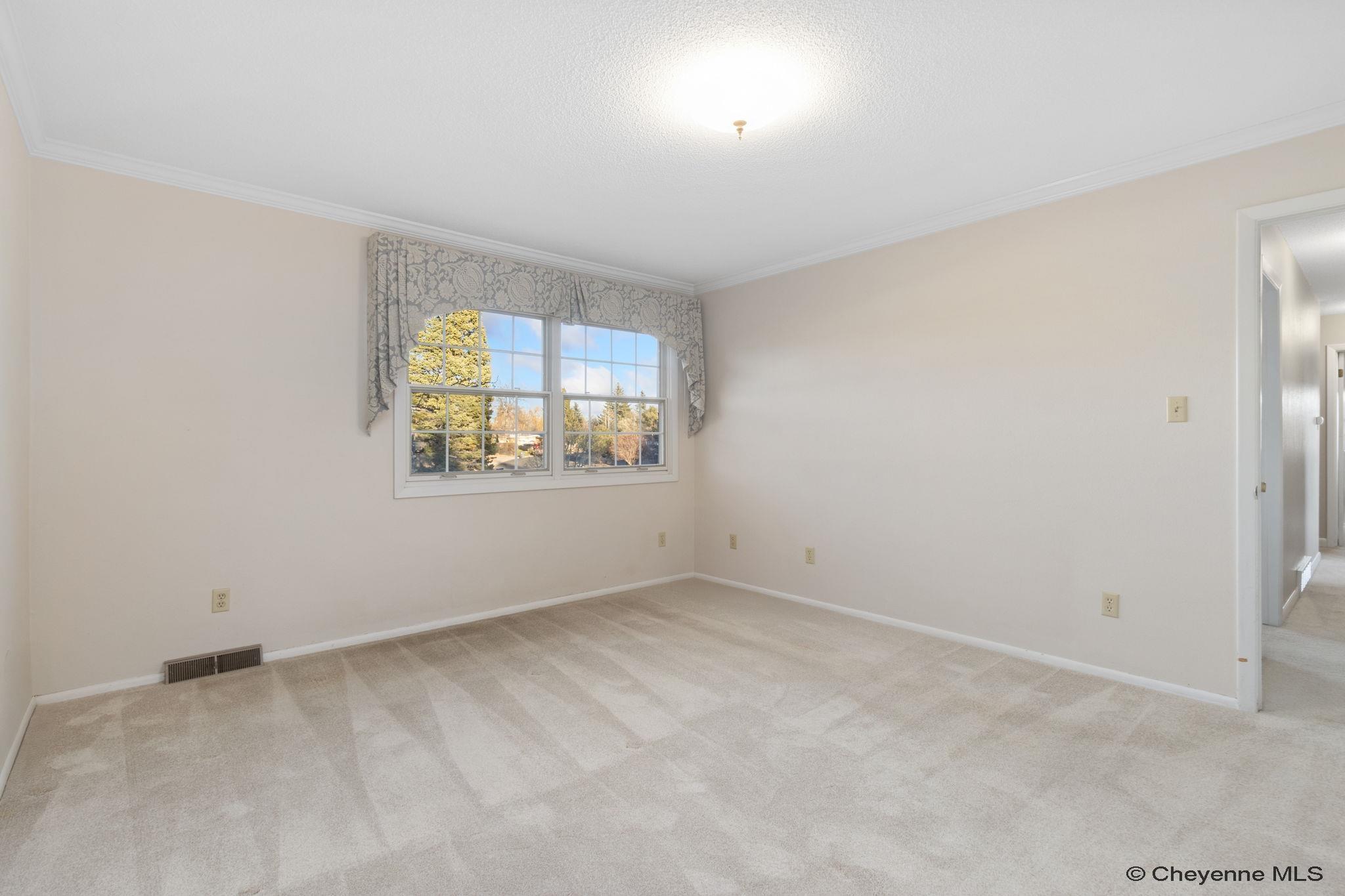 Cheyenne, Wyoming, 82001, United States, 5 Bedrooms Bedrooms, ,4 BathroomsBathrooms,Residential,For Sale,1992954