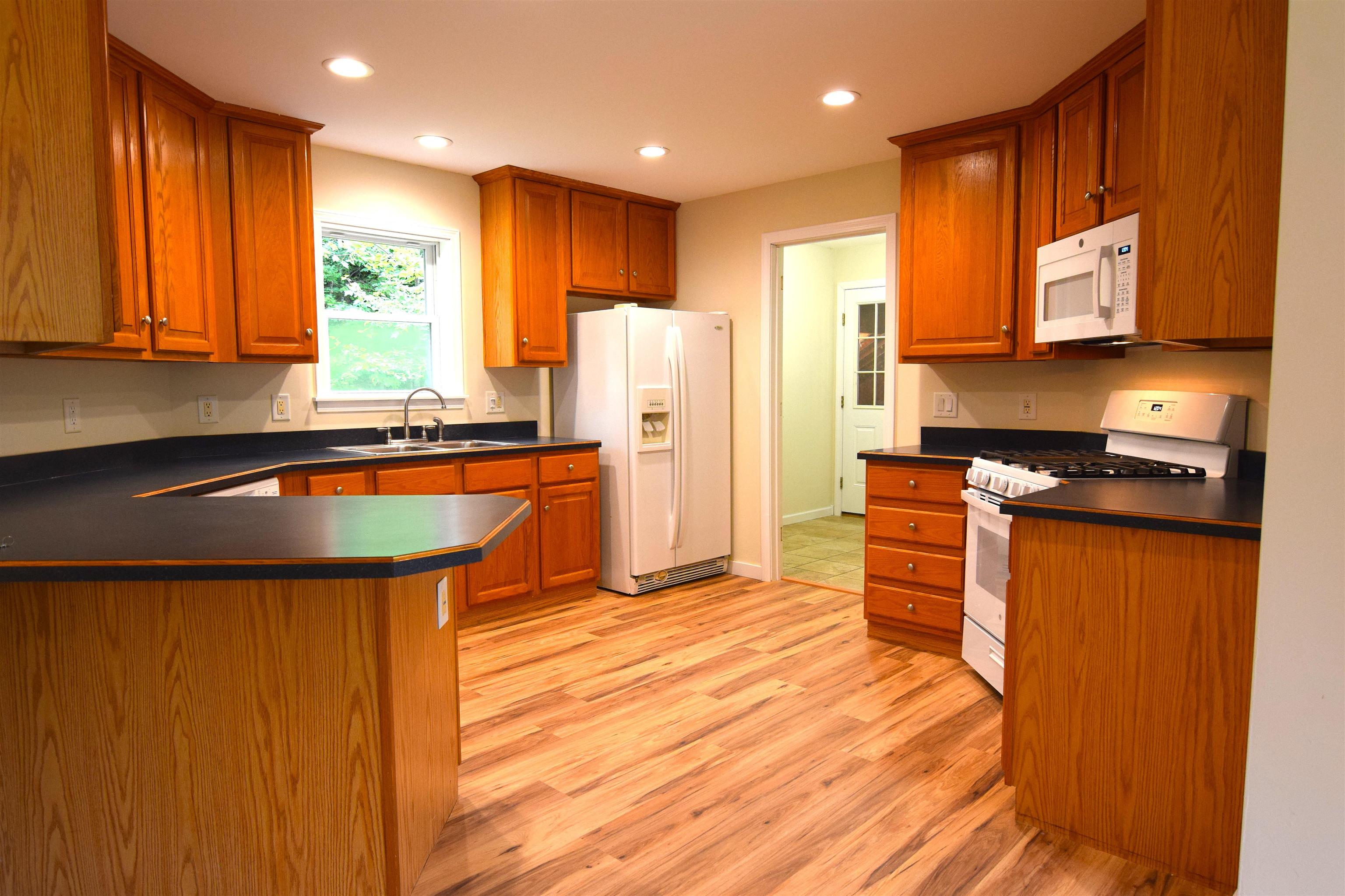 Sunapee, New Hampshire, 03782, United States, 2 Bedrooms Bedrooms, ,3 BathroomsBathrooms,Residential,For Sale,1932785