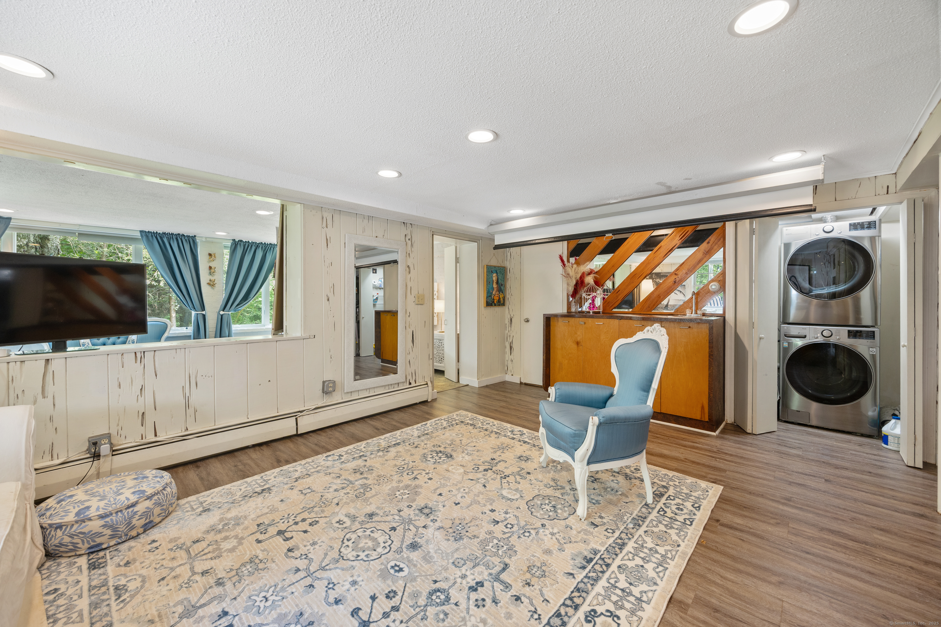 Woodbridge, Connecticut, 06525, United States, 3 Bedrooms Bedrooms, ,4 BathroomsBathrooms,Residential,For Sale,1912137
