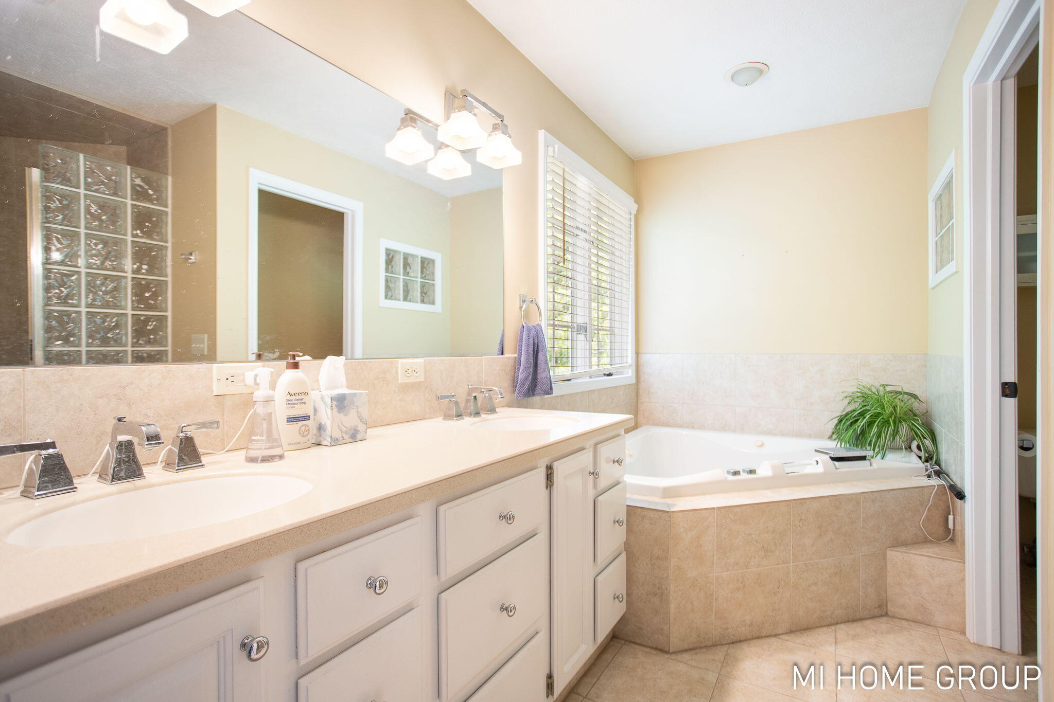 Holland, Michigan, 49424, United States, 4 Bedrooms Bedrooms, ,3 BathroomsBathrooms,Residential,For Sale,1849083