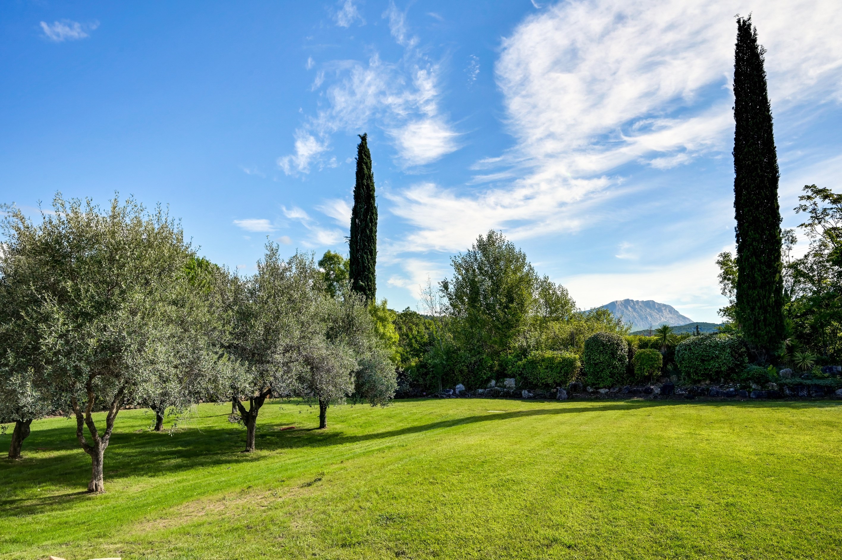  Refined Provençal Estate with Sainte-Victoire Views – Minutes from Aix-en-Prove… - 物件實景