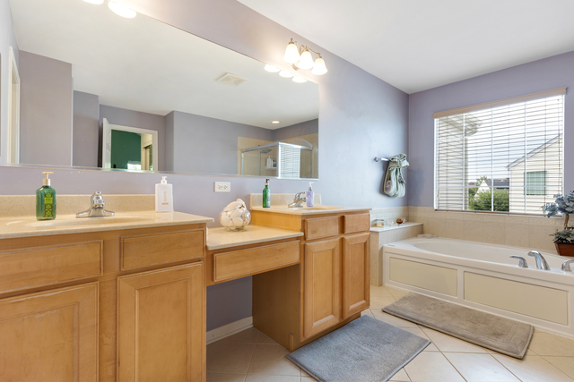 Huntley, Illinois, 60142, United States, 5 Bedrooms Bedrooms, ,3 BathroomsBathrooms,Residential,For Sale,1982974