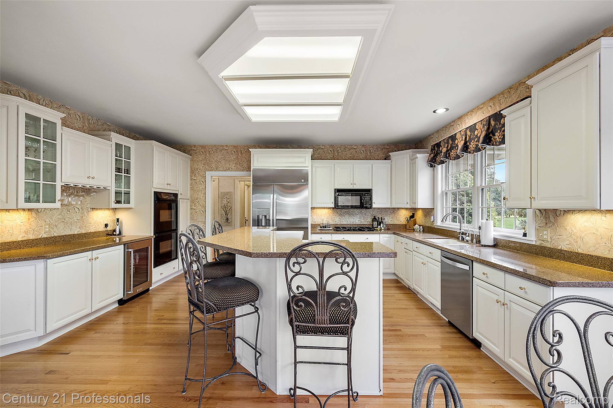 GrandBlanc, Michigan, 48439, United States, 4 Bedrooms Bedrooms, ,5 BathroomsBathrooms,Residential,For Sale,1980457