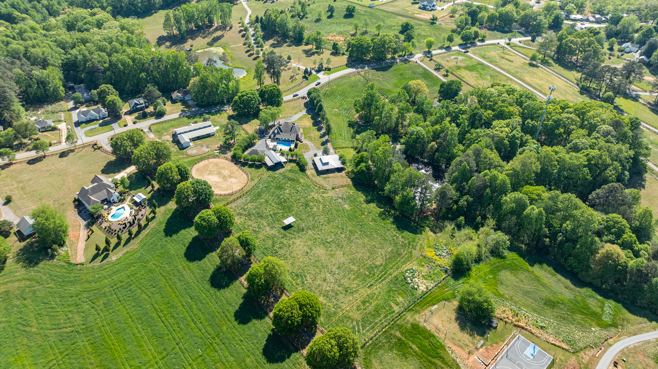  Exceptional Equestrian Estate: A Rare Blend of Luxury, Functionality, and Charm - 物件實景