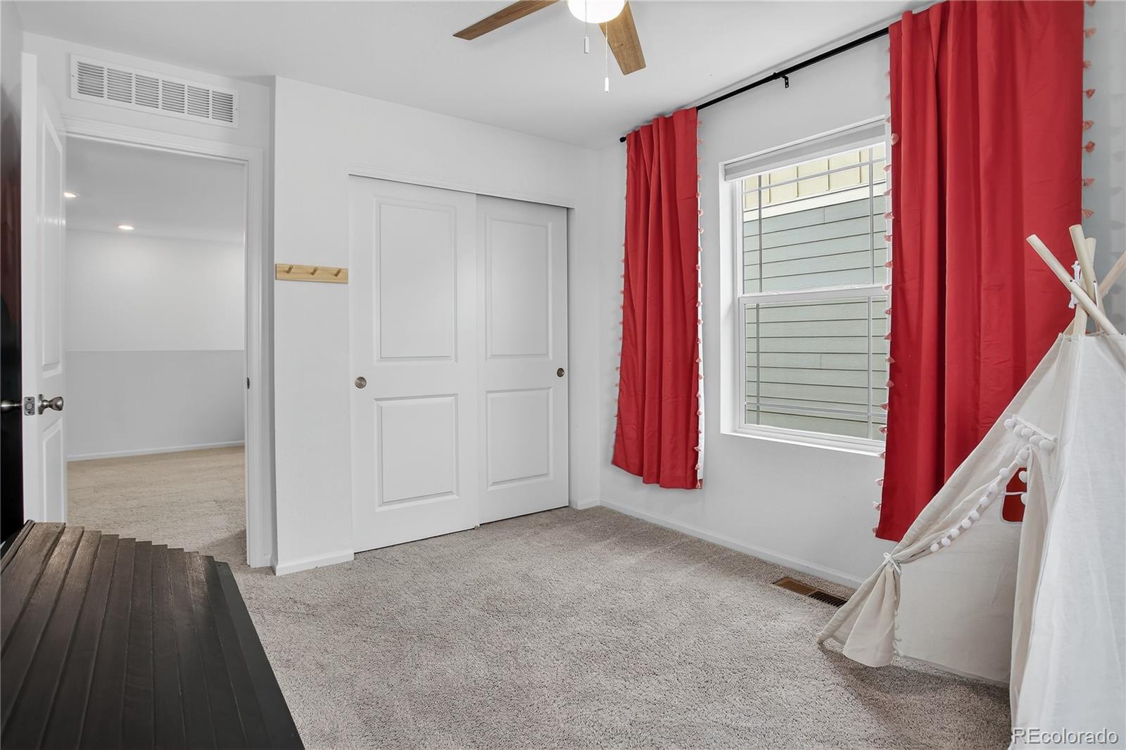 Longmont, Colorado, 80504, United States, 3 Bedrooms Bedrooms, ,2 BathroomsBathrooms,Residential,For Sale,1950187
