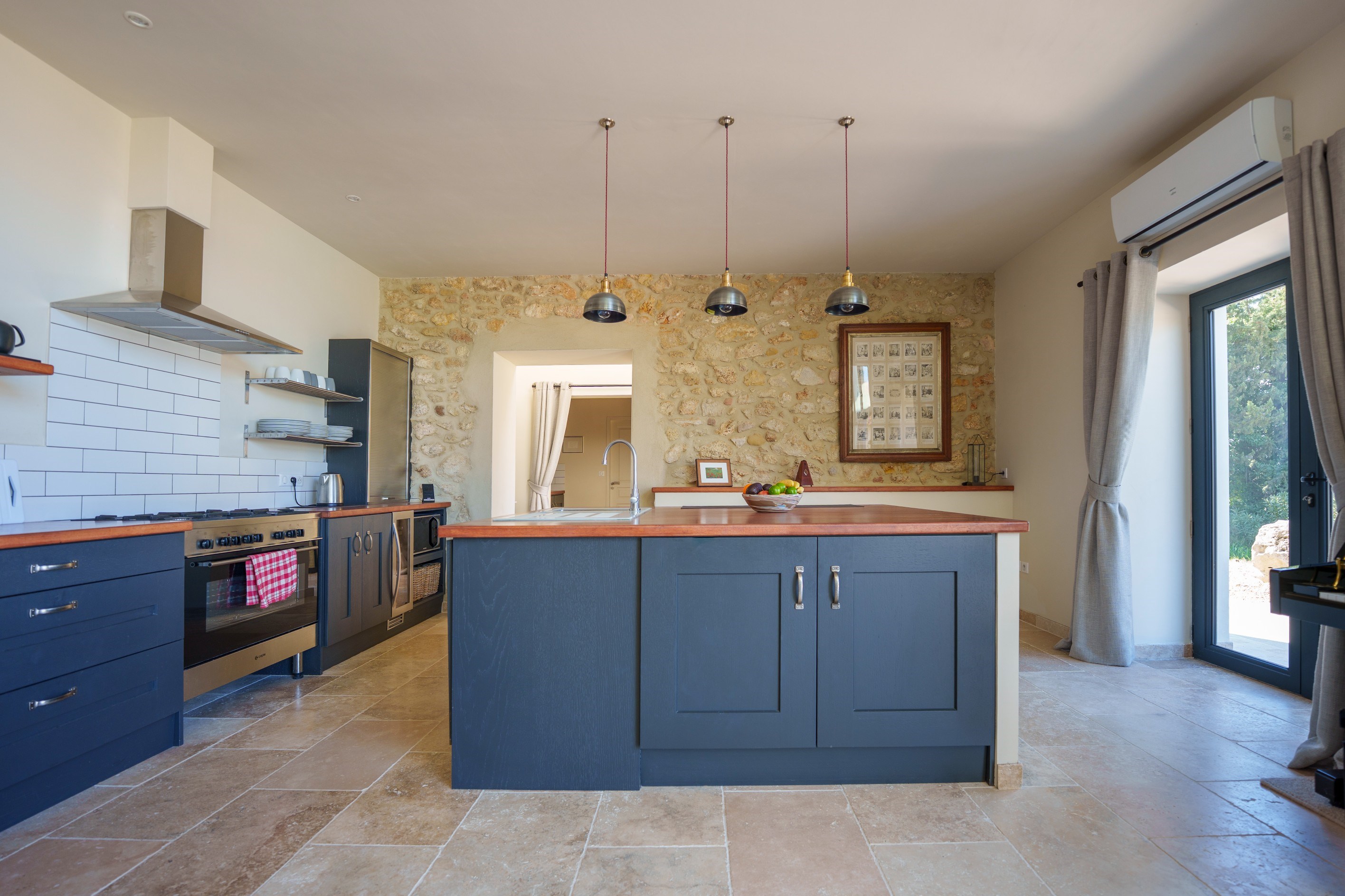  Character property within a vineyard estate — renovated barn with pool and exce… - 物件實景