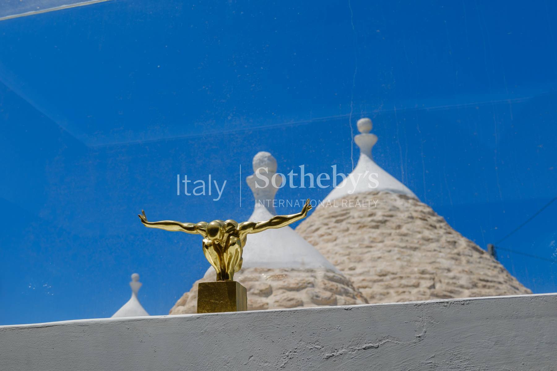  Authentic Trulli with Panoramic Ground in the Valle d