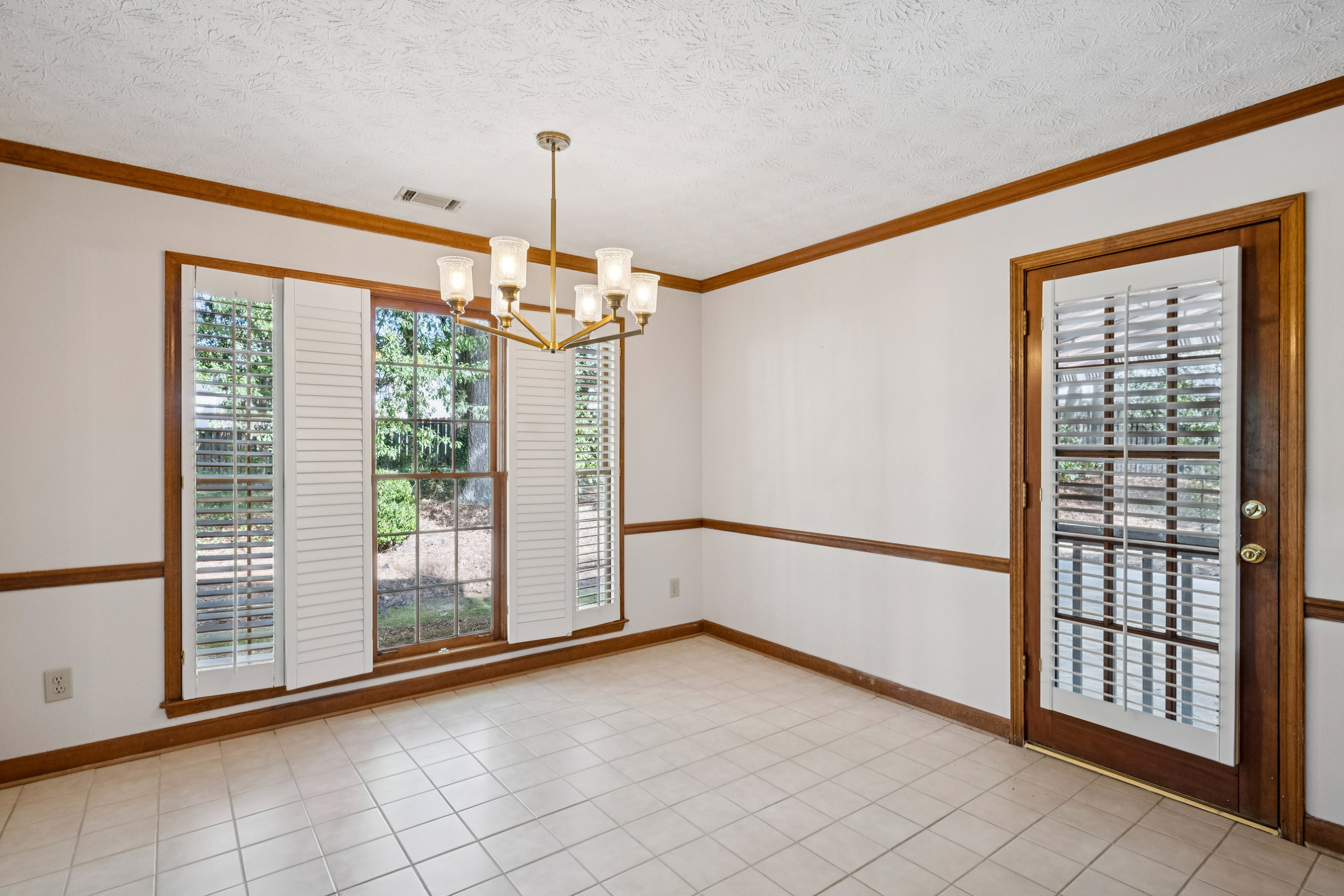  Beautifully Maintained Brick Home on Quiet Cul-de-sac Near Downtown Roswell - 物件實景