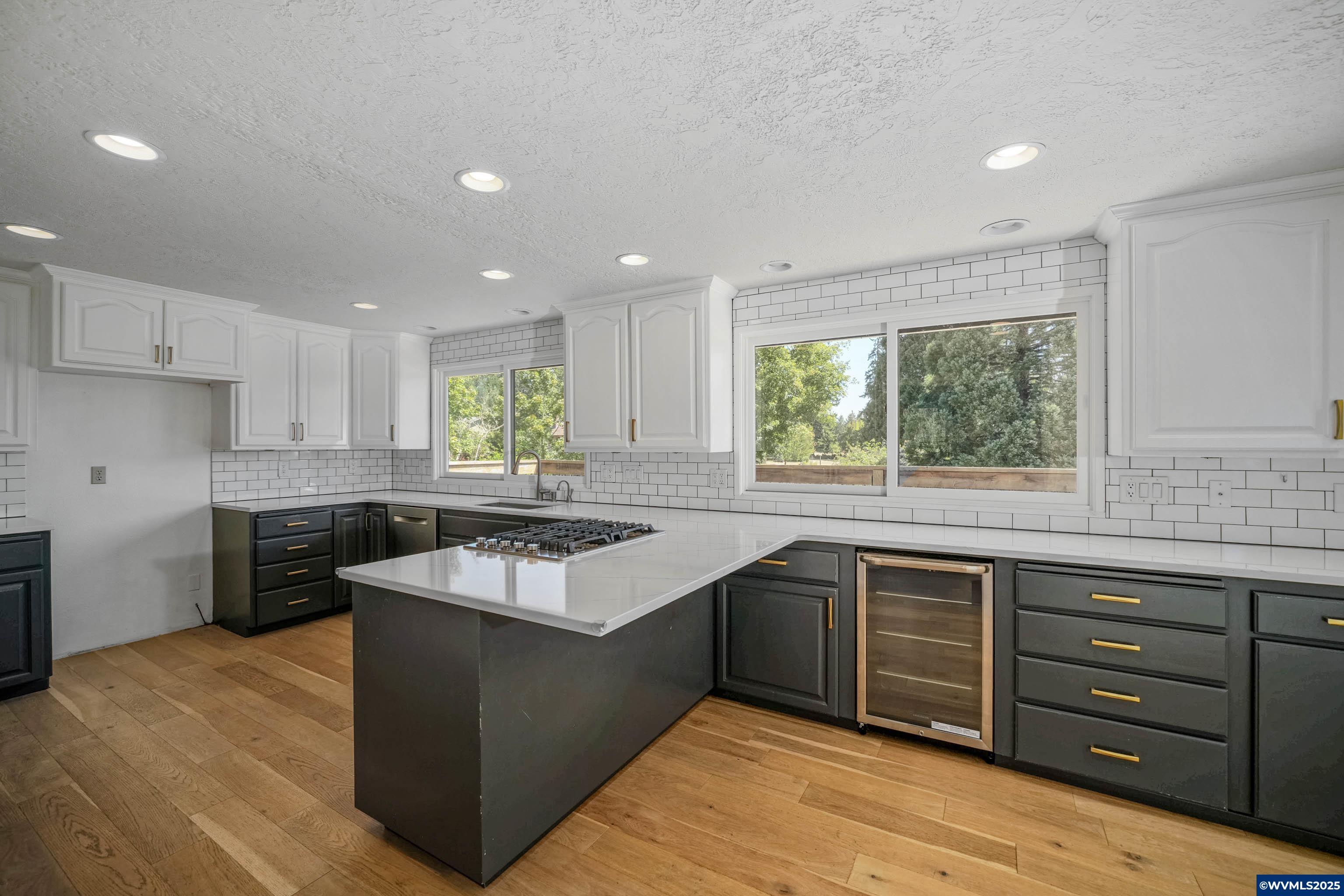 Albany, Oregon, 97321, United States, 4 Bedrooms Bedrooms, ,4 BathroomsBathrooms,Residential,For Sale,1795620