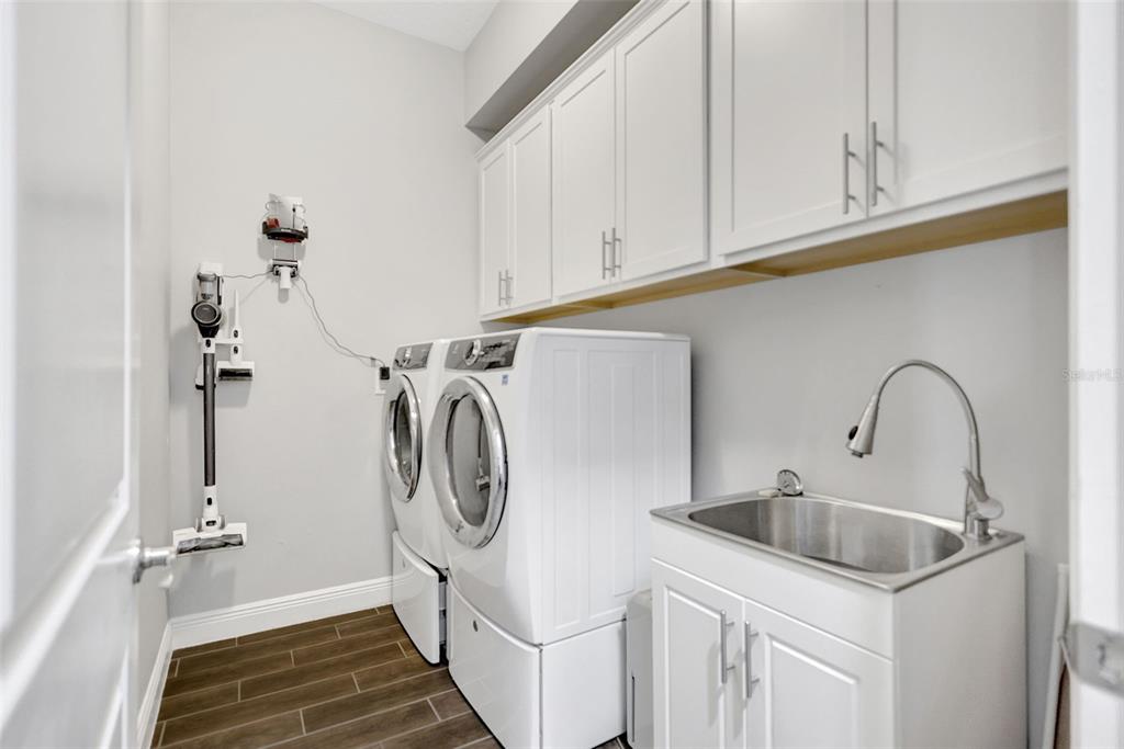 Bradenton, Florida, 34212, United States, 5 Bedrooms Bedrooms, ,5 BathroomsBathrooms,Residential,For Sale,1917227