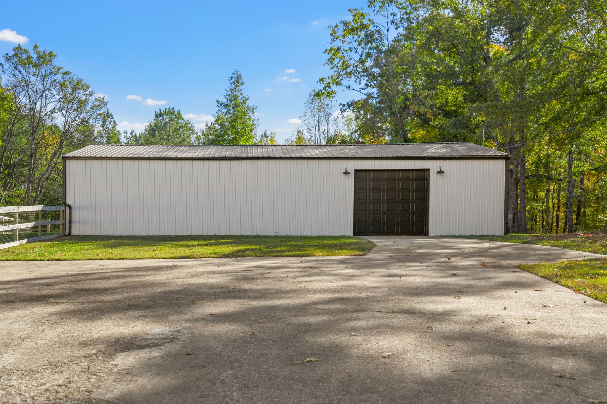 Clarksville, Tennessee, 37040, United States, 4 Bedrooms Bedrooms, ,3 BathroomsBathrooms,Residential,For Sale,1988852